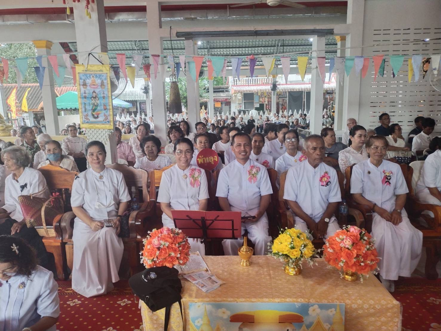 ภาพร่วมพิธีกรรมวัดลอน