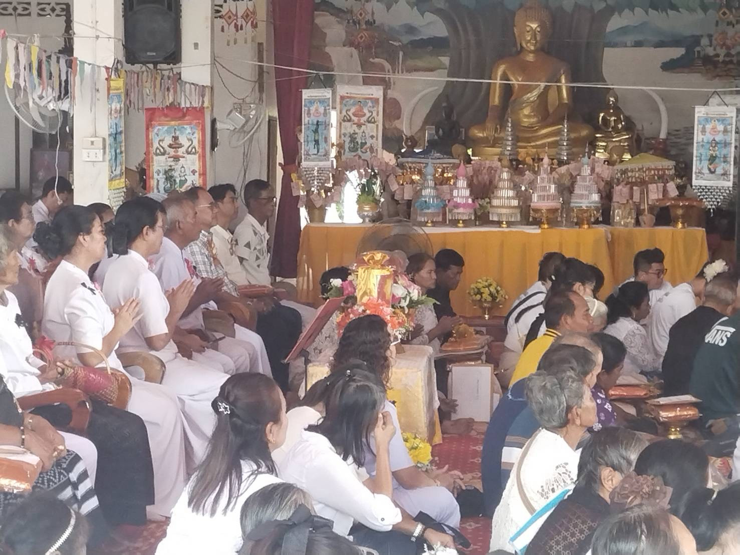 ภาพร่วมพิธีกรรมวัดลอน