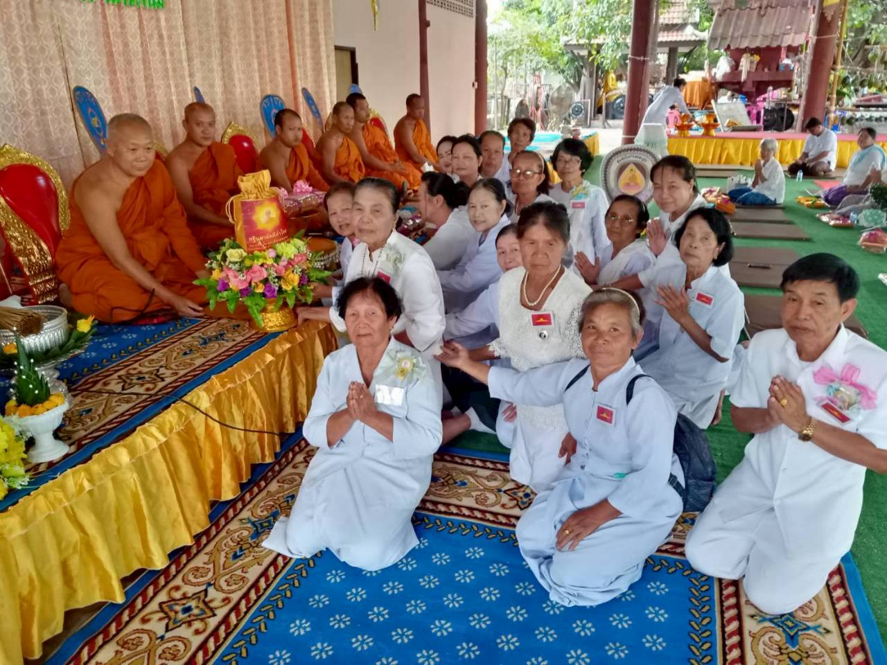 ภาพการถวายปัจจัยวัดศรีบุญเรือง