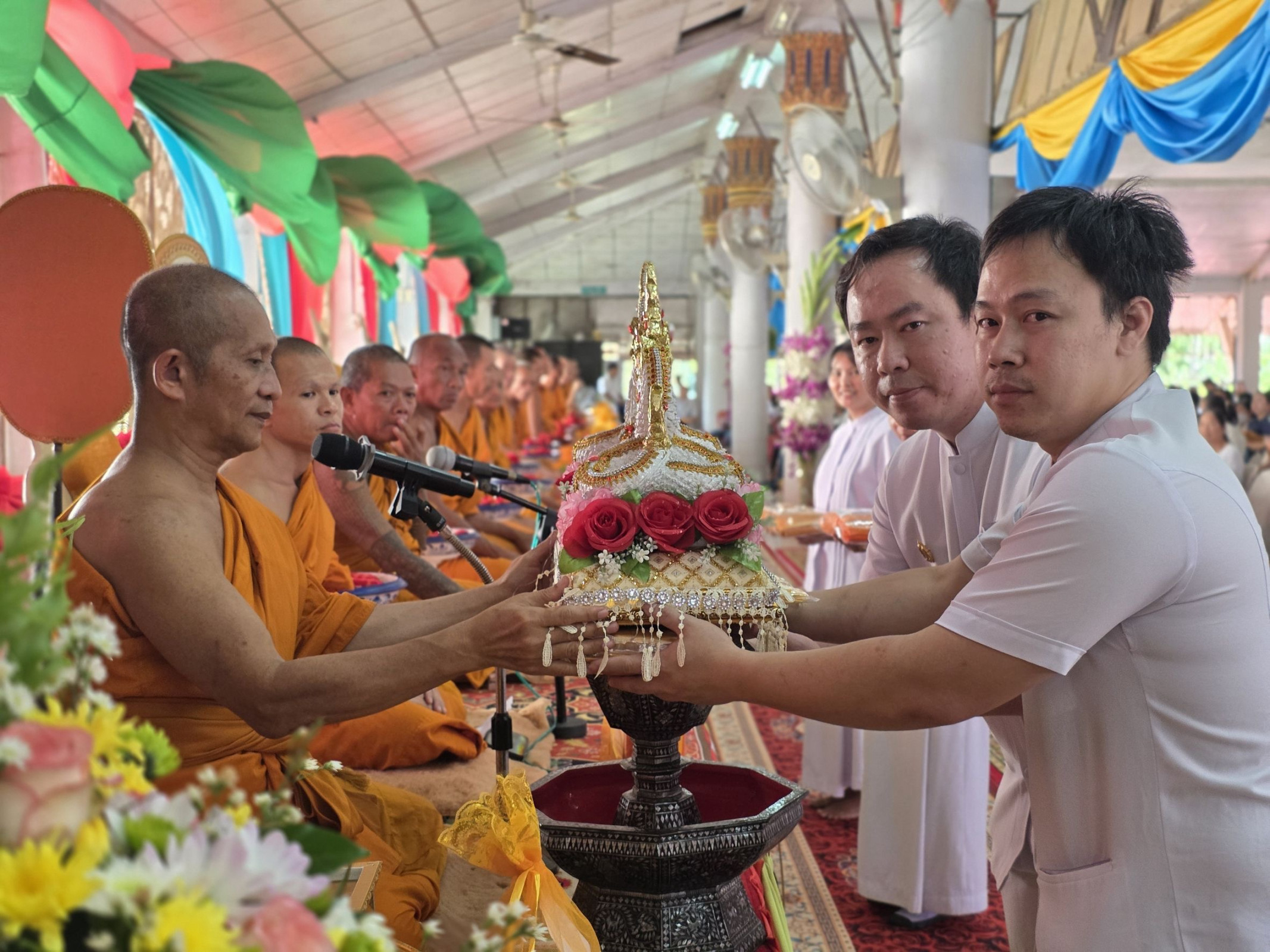 ภาพร่วมพิธีกรรมวัดสระสี่มุม