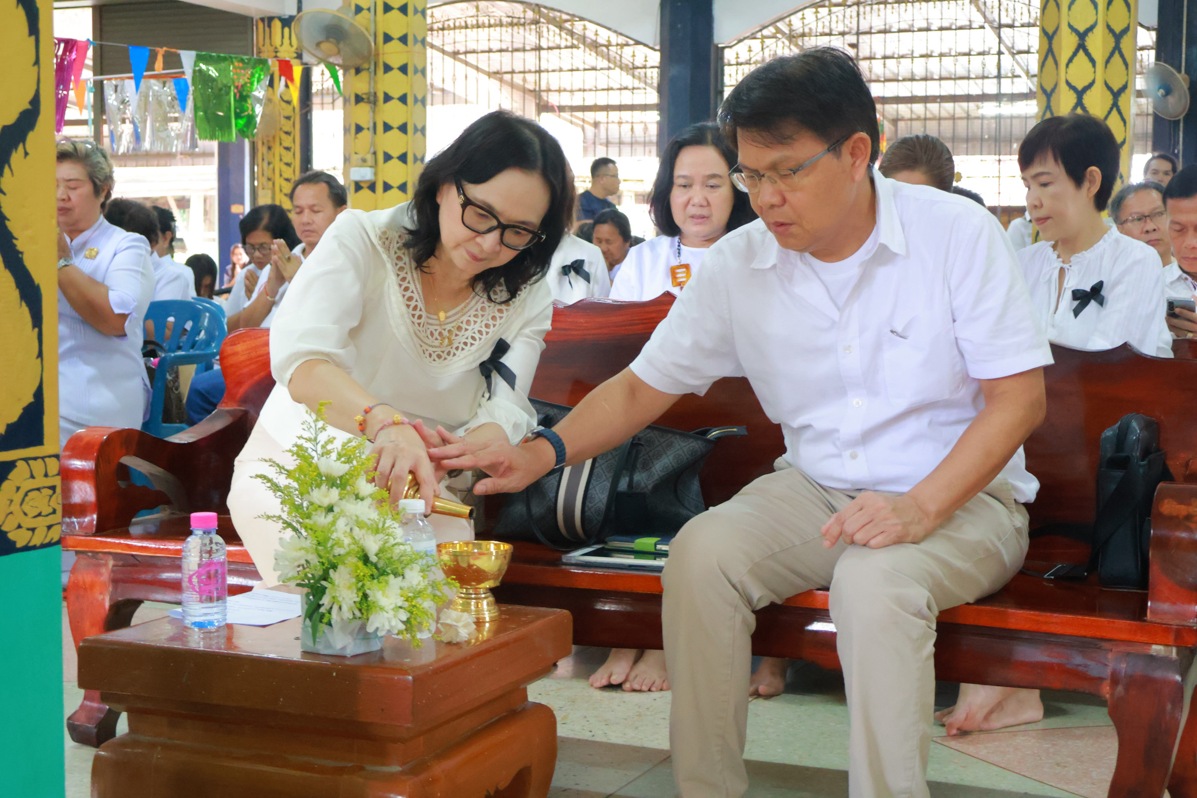 ภาพร่วมพิธีกรรมวัดทับผึ้ง