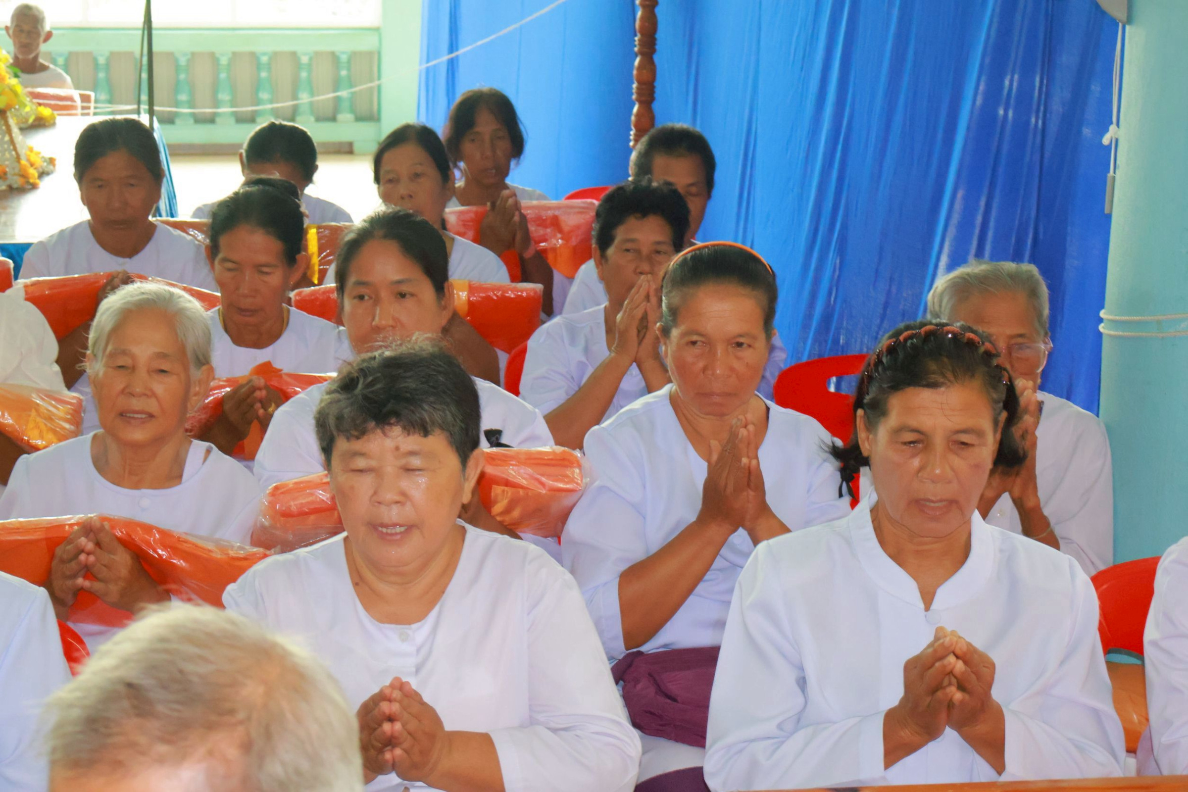 ภาพร่วมพิธีกรรมวัดเขาดินไพรวัน