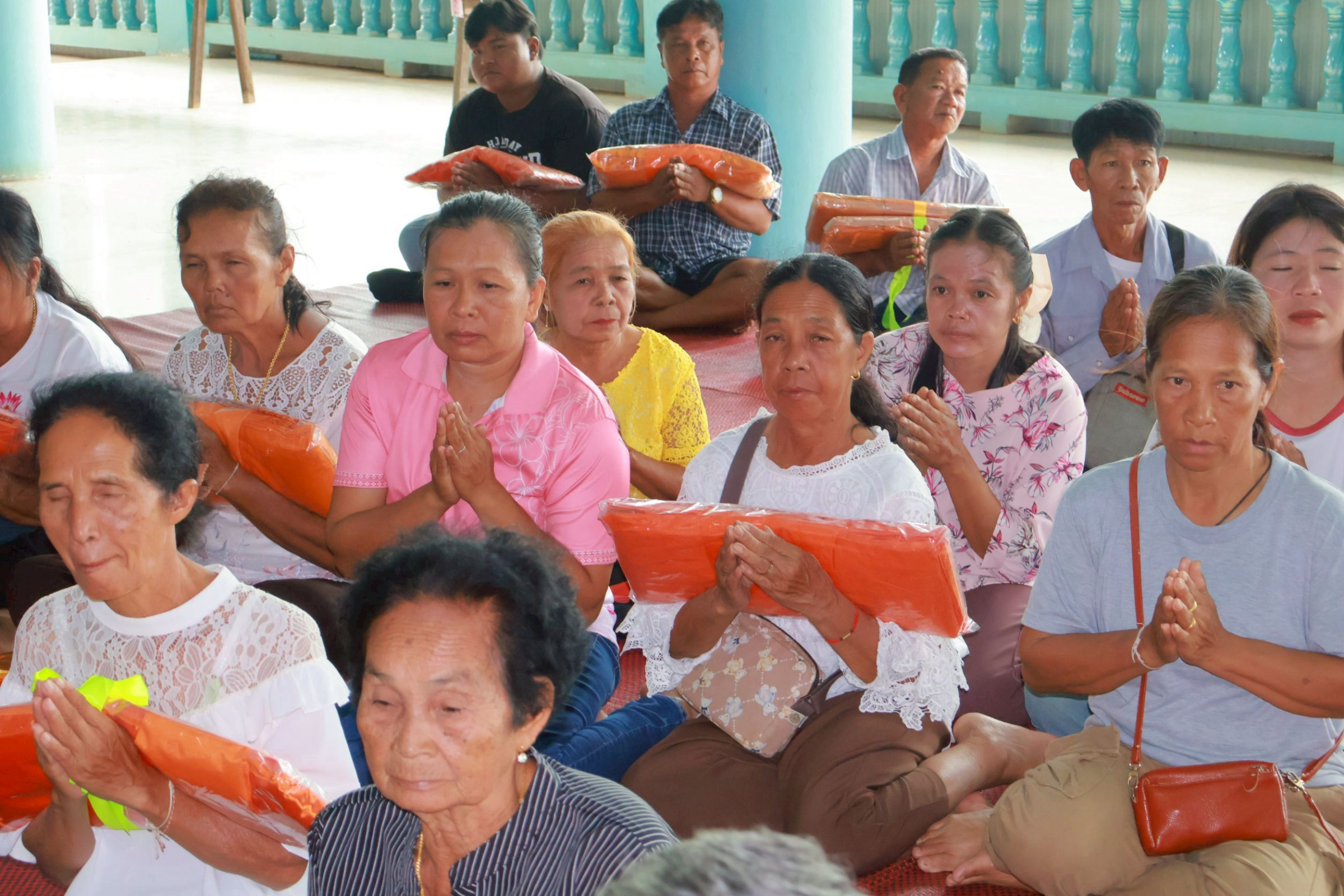 ภาพร่วมพิธีกรรมวัดเขาดินไพรวัน