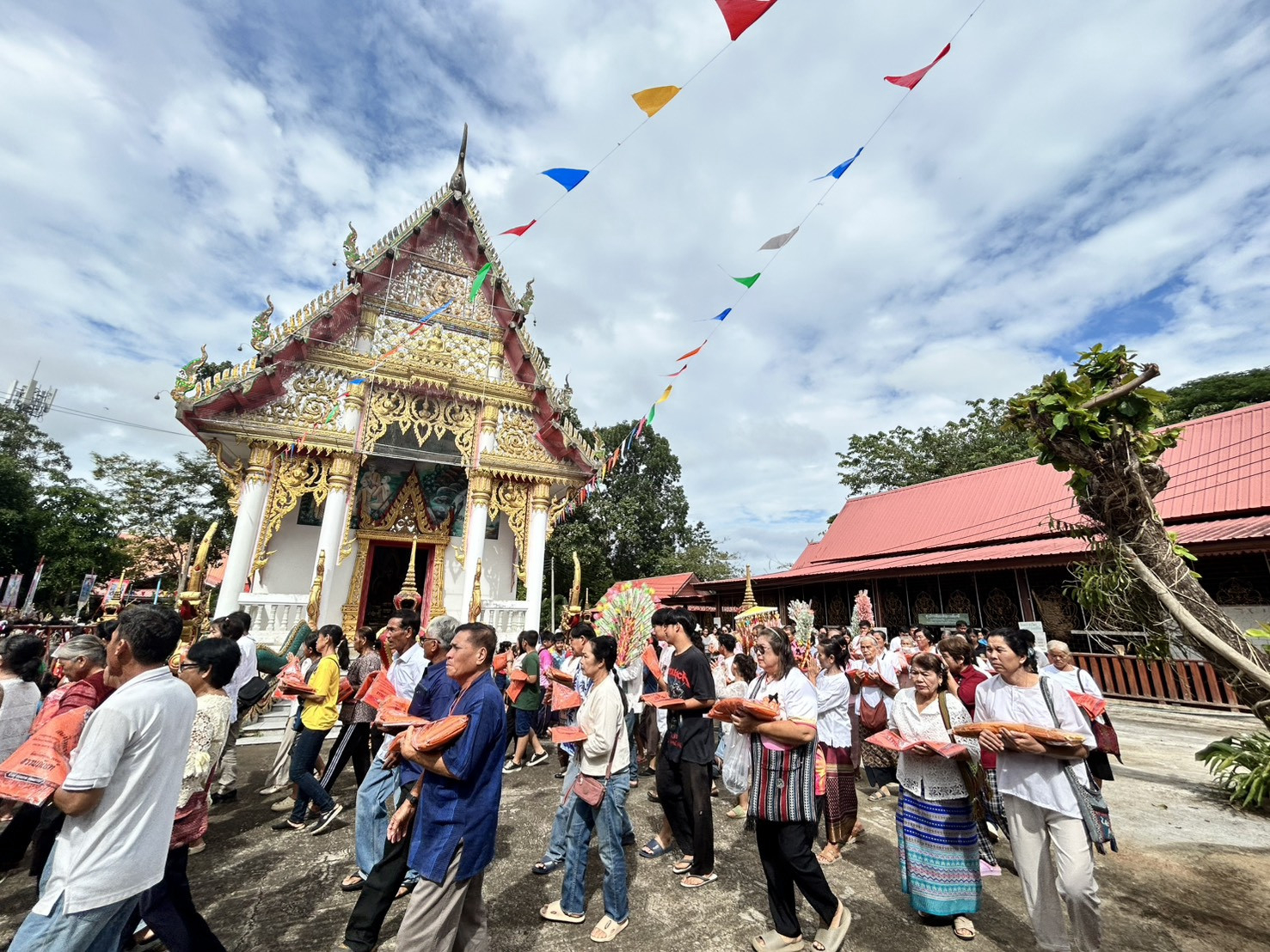 ภาพร่วมพิธีกรรมวัดแม่เทินเหนือ