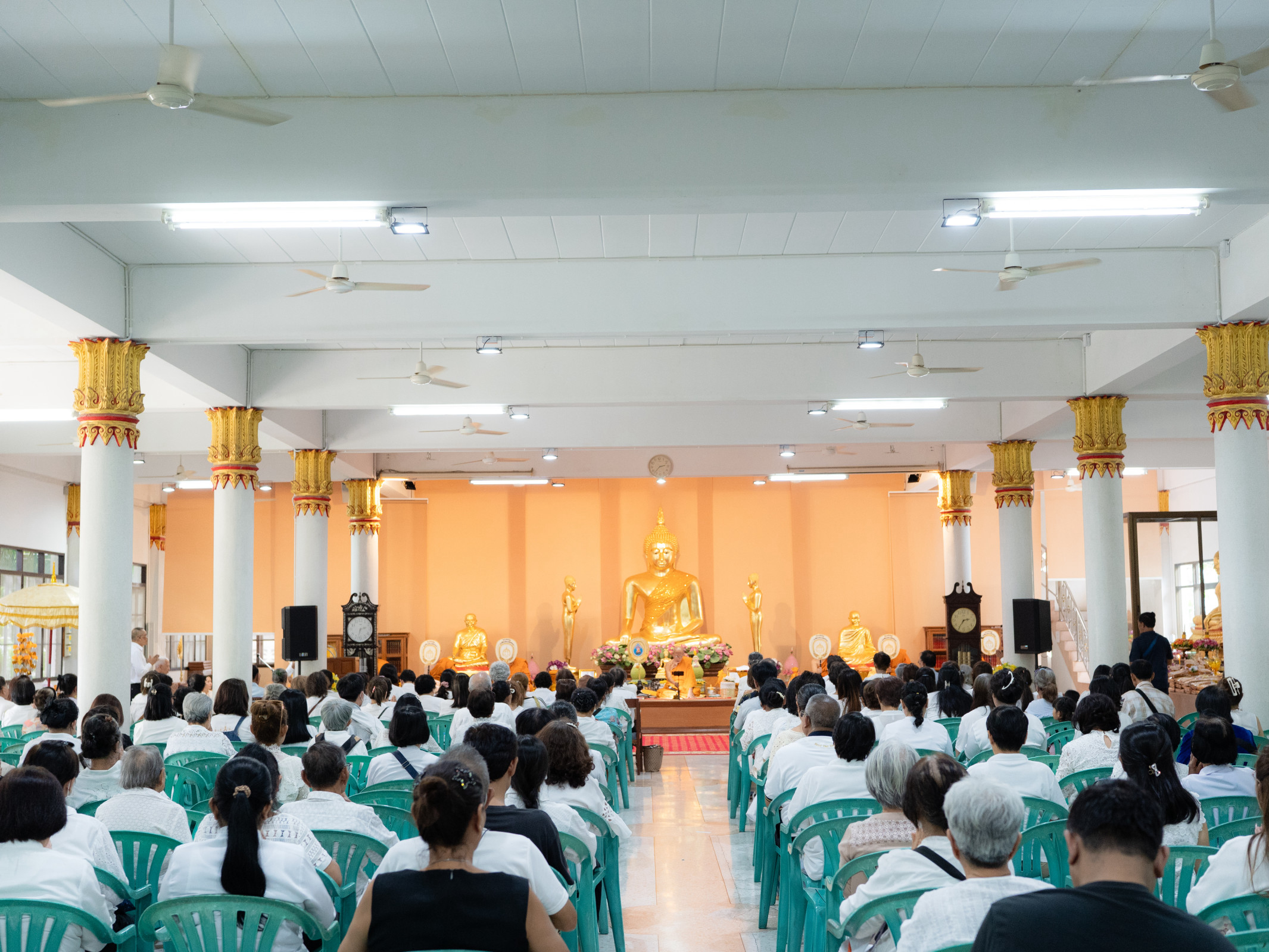 ภาพร่วมพิธีกรรมวัดแทนวันดีเจริญสุข