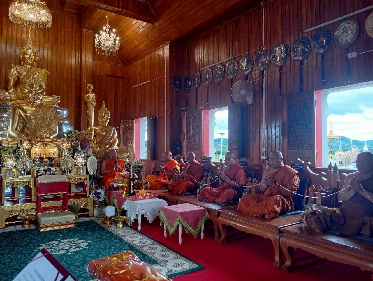 ภาพร่วมพิธีกรรมวัดศรีษะเกษ