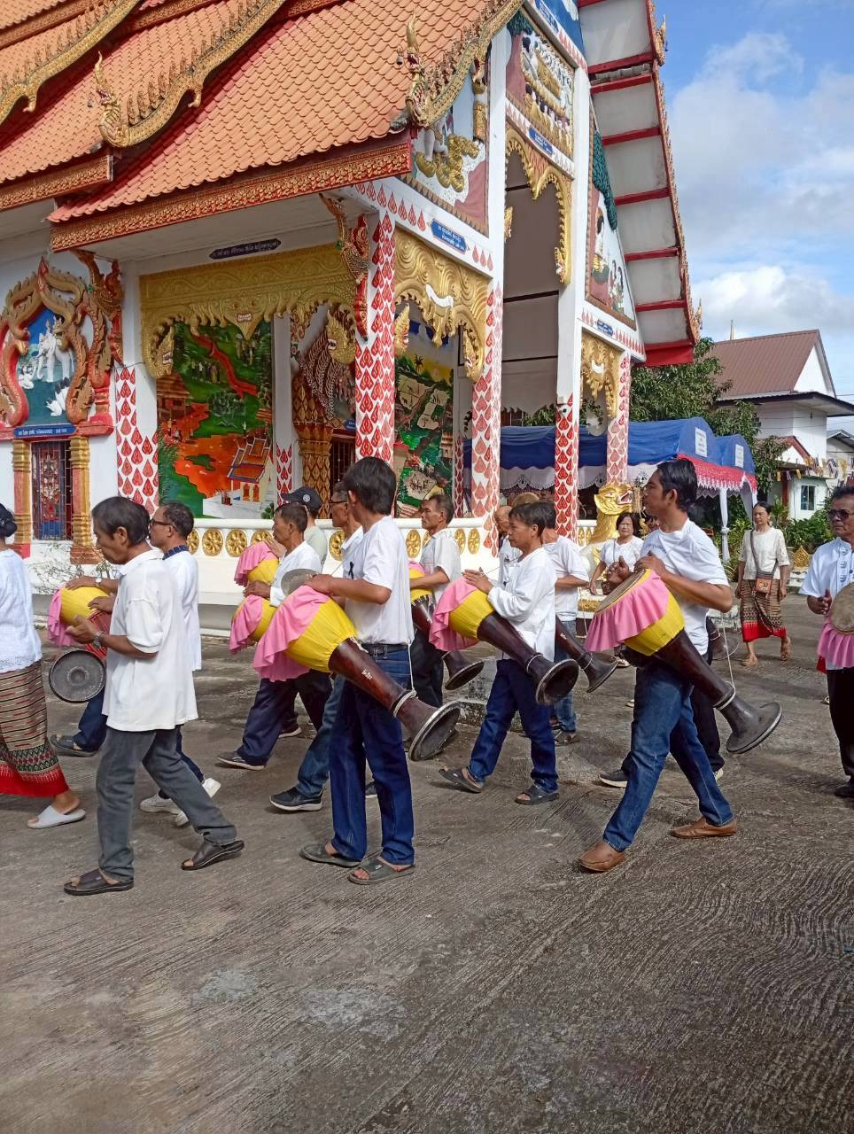 ภาพร่วมพิธีกรรมวัดร้อง