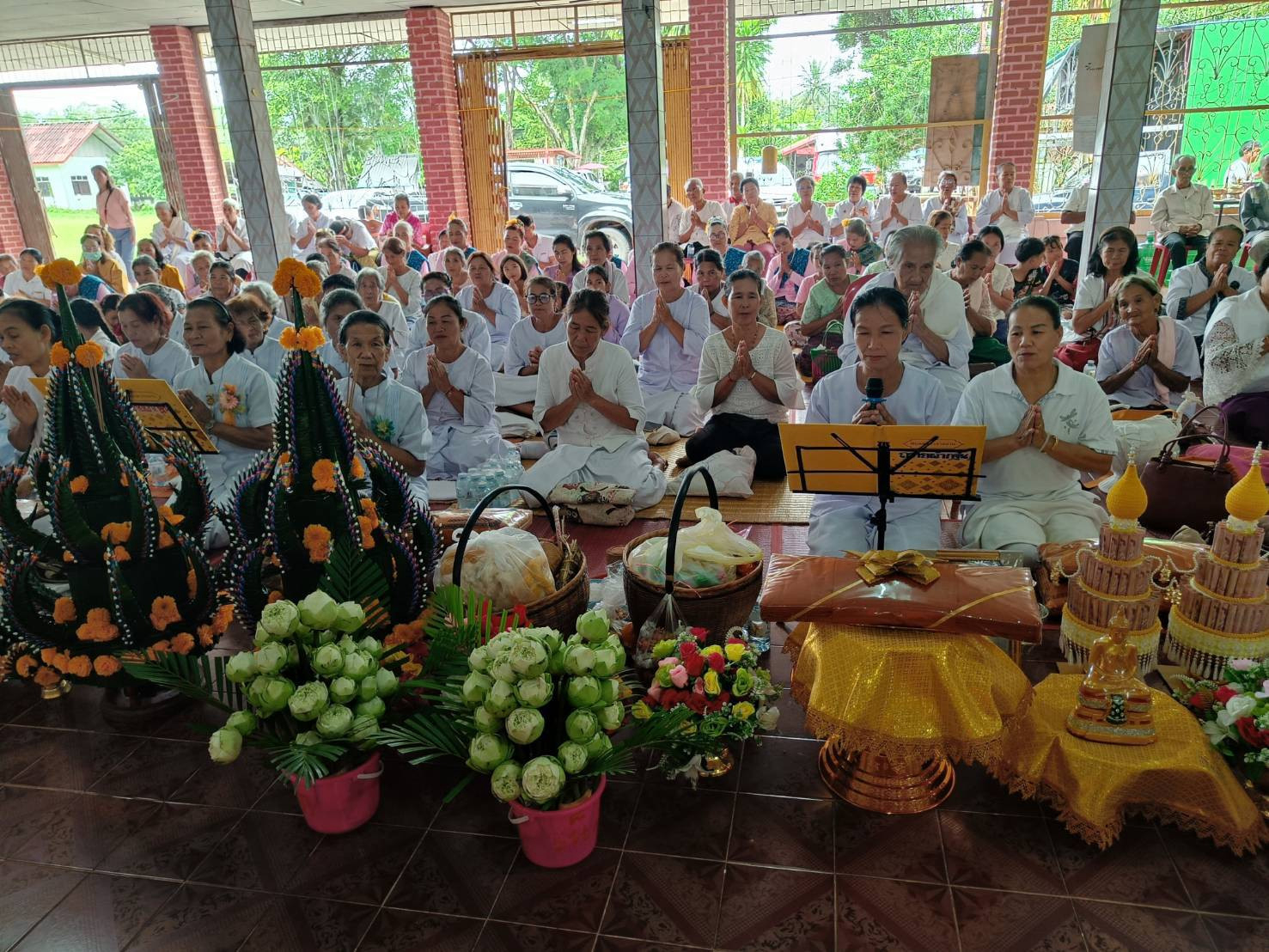 ภาพร่วมพิธีกรรมวัดทุ่งสว่างวนาราม