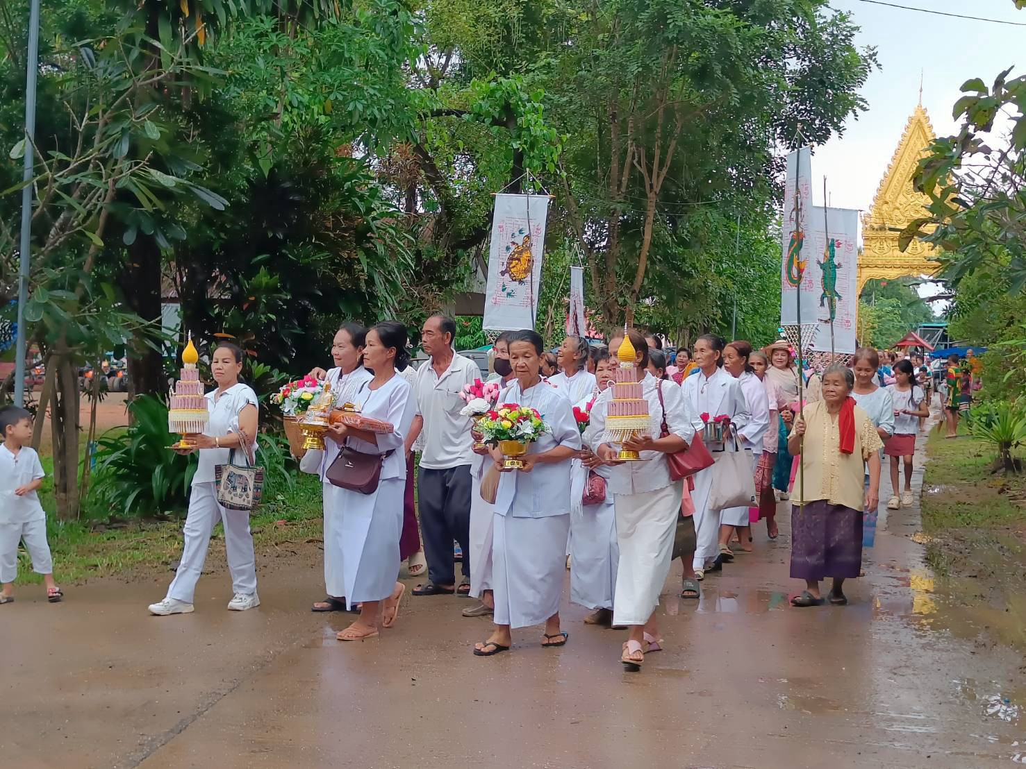 ภาพร่วมพิธีกรรมวัดทุ่งสว่างวนาราม