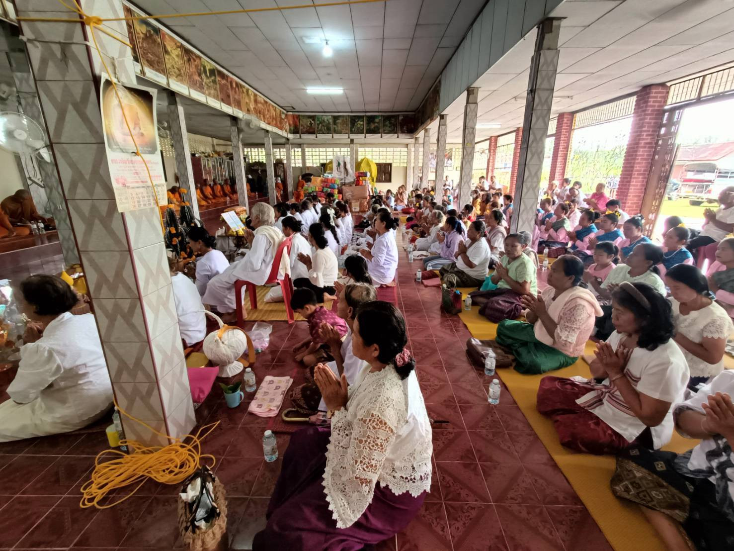 ภาพร่วมพิธีกรรมวัดทุ่งสว่างวนาราม