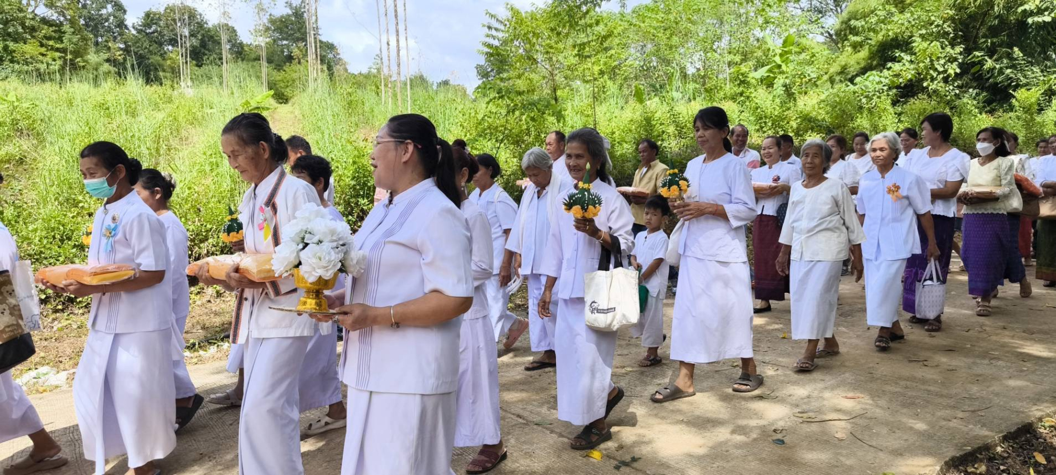 ภาพร่วมขบวนกฐินศูนย์ปฏิบัติธรรมแก้วผาคำ