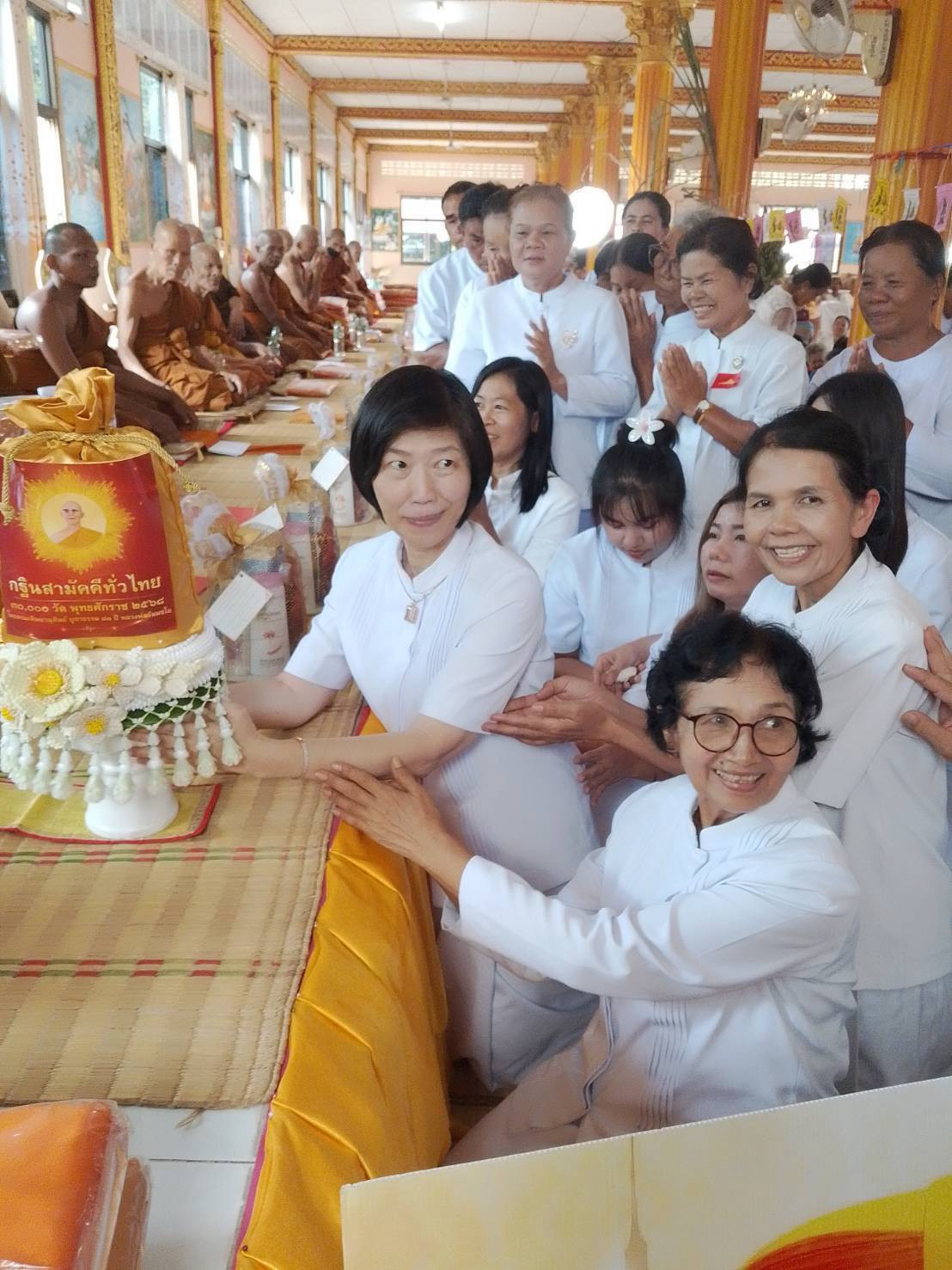 ภาพการถวายปัจจัยวัดบ้านตะโก