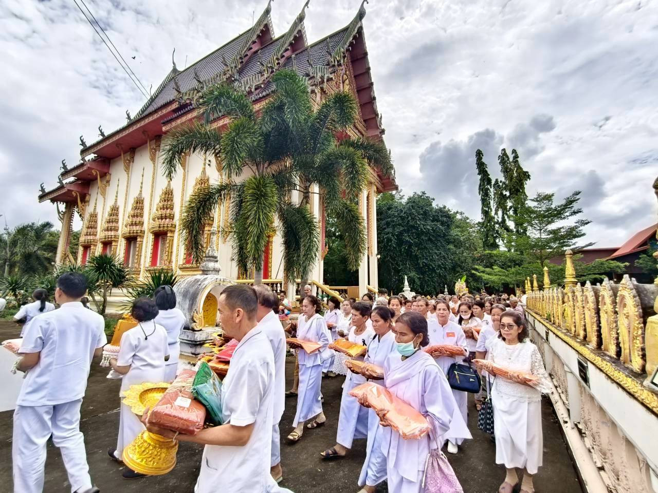 ภาพร่วมพิธีกรรมวัดแท่นบัลลังก์