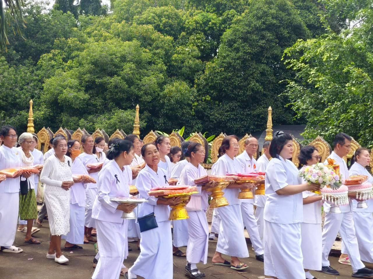 ภาพร่วมพิธีกรรมวัดแท่นบัลลังก์