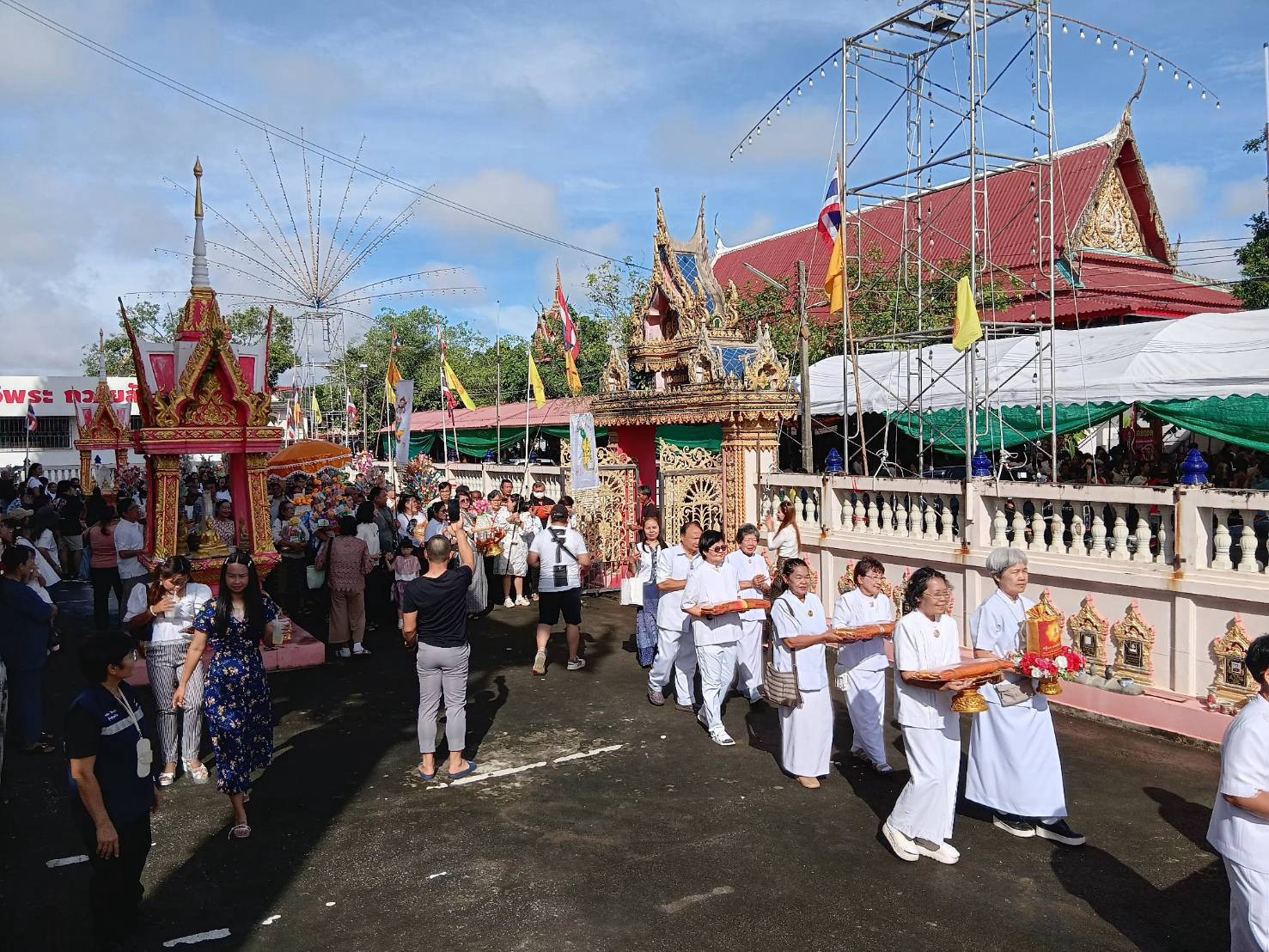 ภาพร่วมขบวนกฐินวัดแสวงสามัคคีธรรม