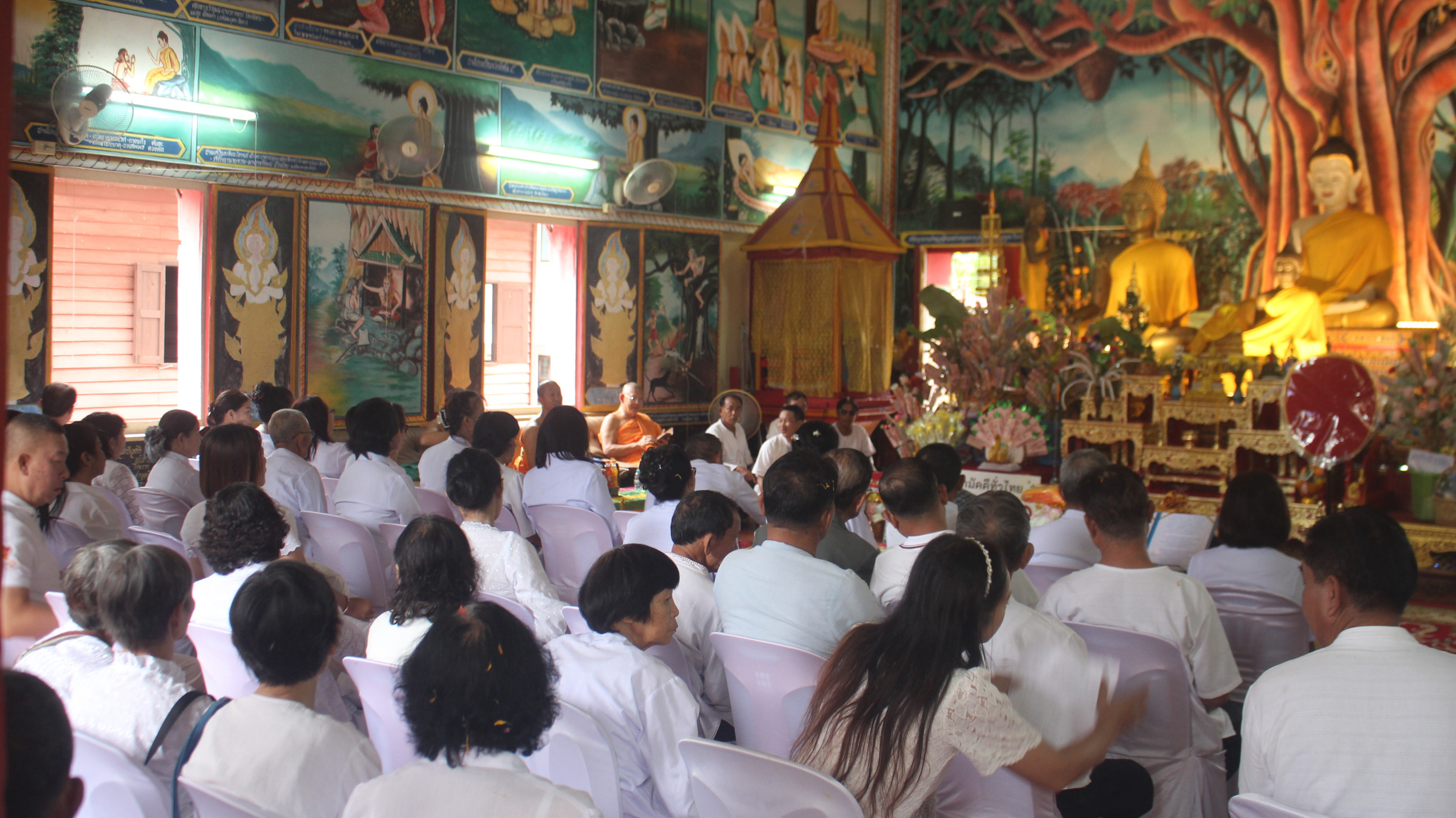 ภาพร่วมพิธีกรรมวัดปัวชัย