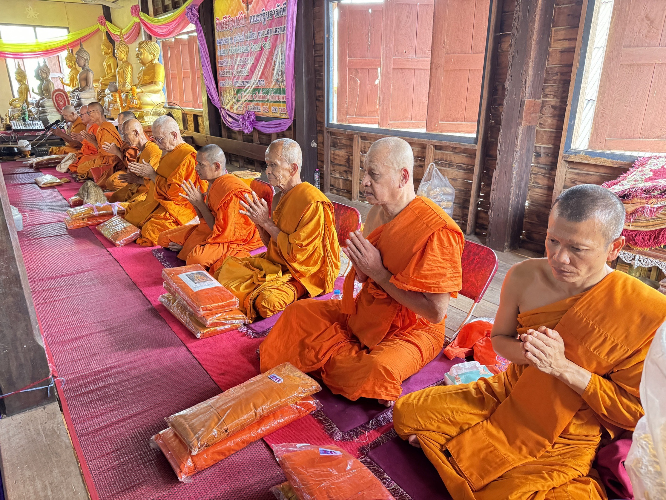 ภาพร่วมพิธีกรรมวัดระหาร