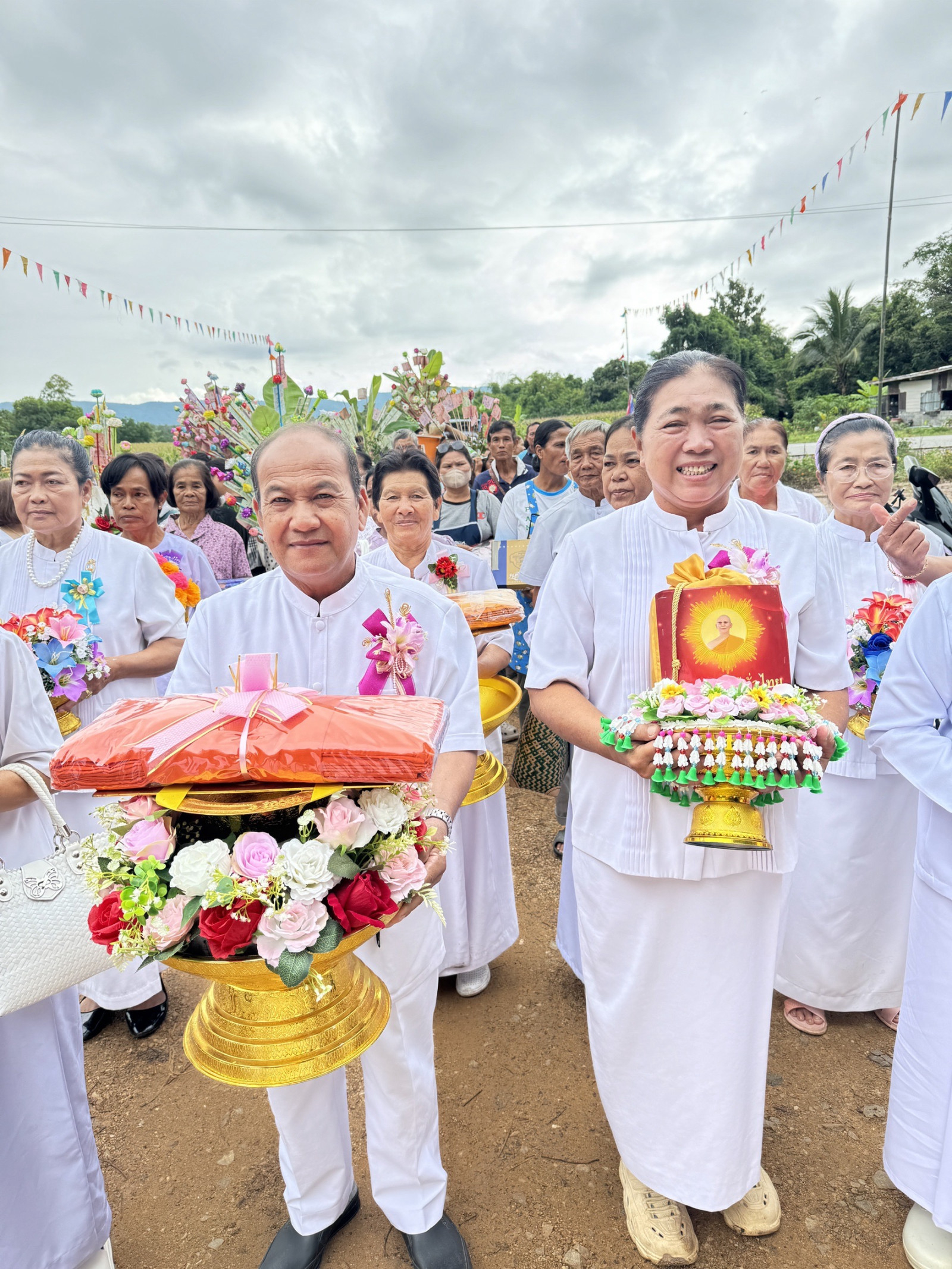 ภาพร่วมขบวนกฐินที่พักสงฆ์ทรัพย์ตามิ่ง