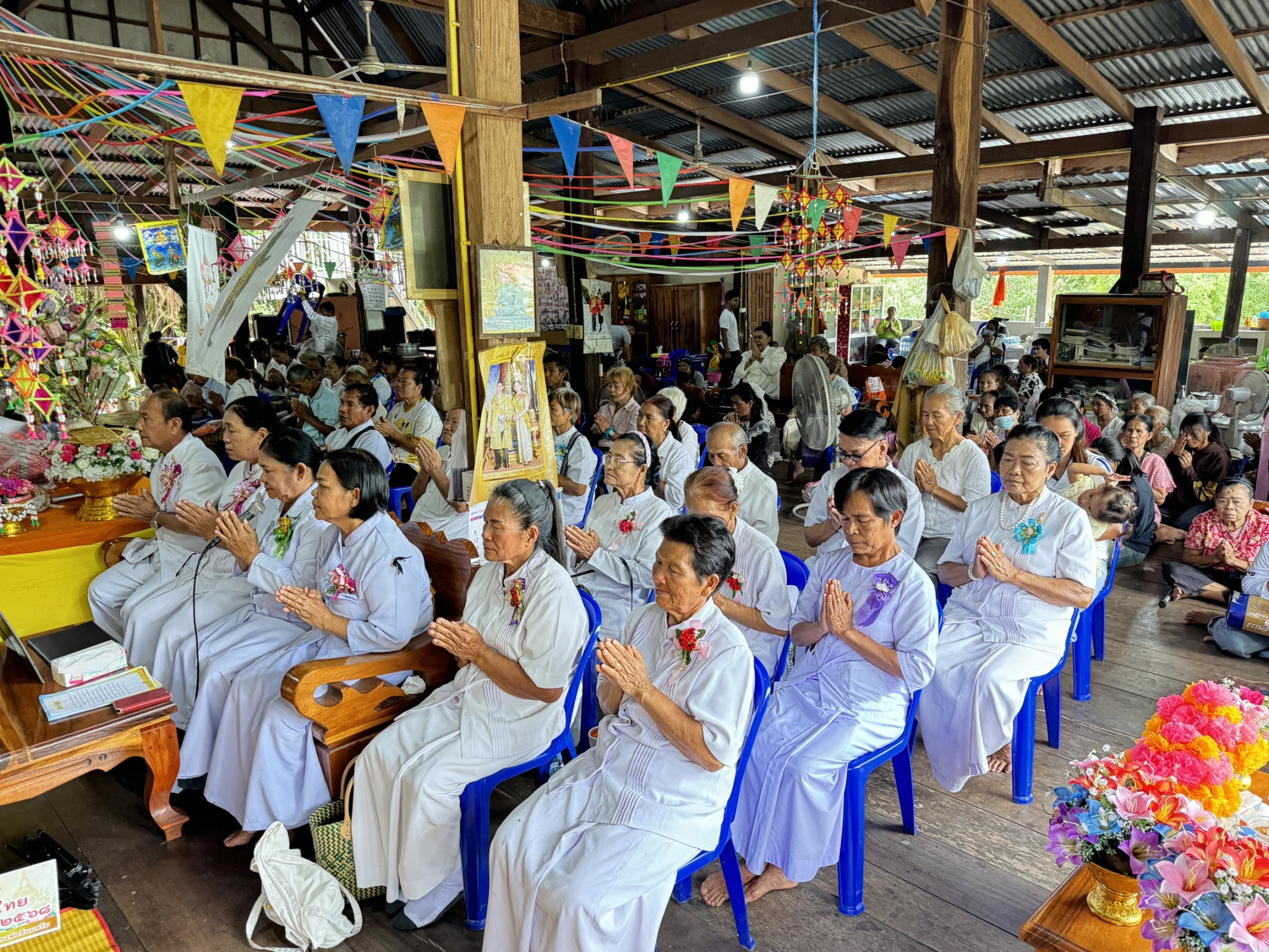 ภาพร่วมพิธีกรรมที่พักสงฆ์ทรัพย์ตามิ่ง