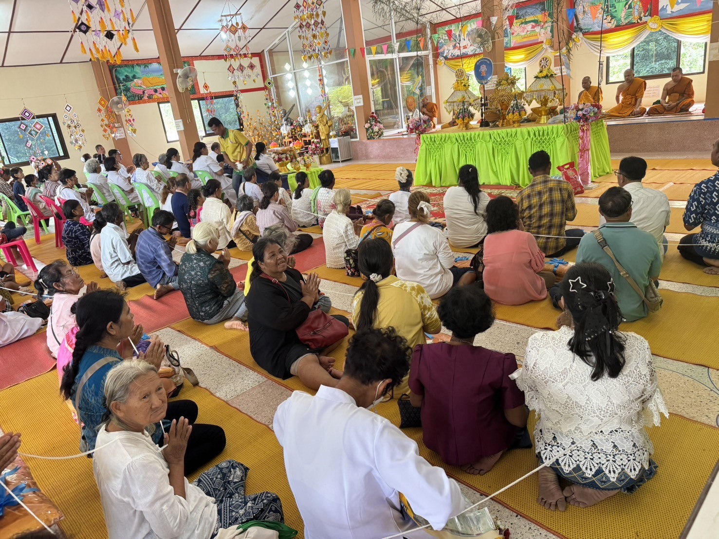 ภาพร่วมพิธีกรรมวัดเขาสว่างธรรม