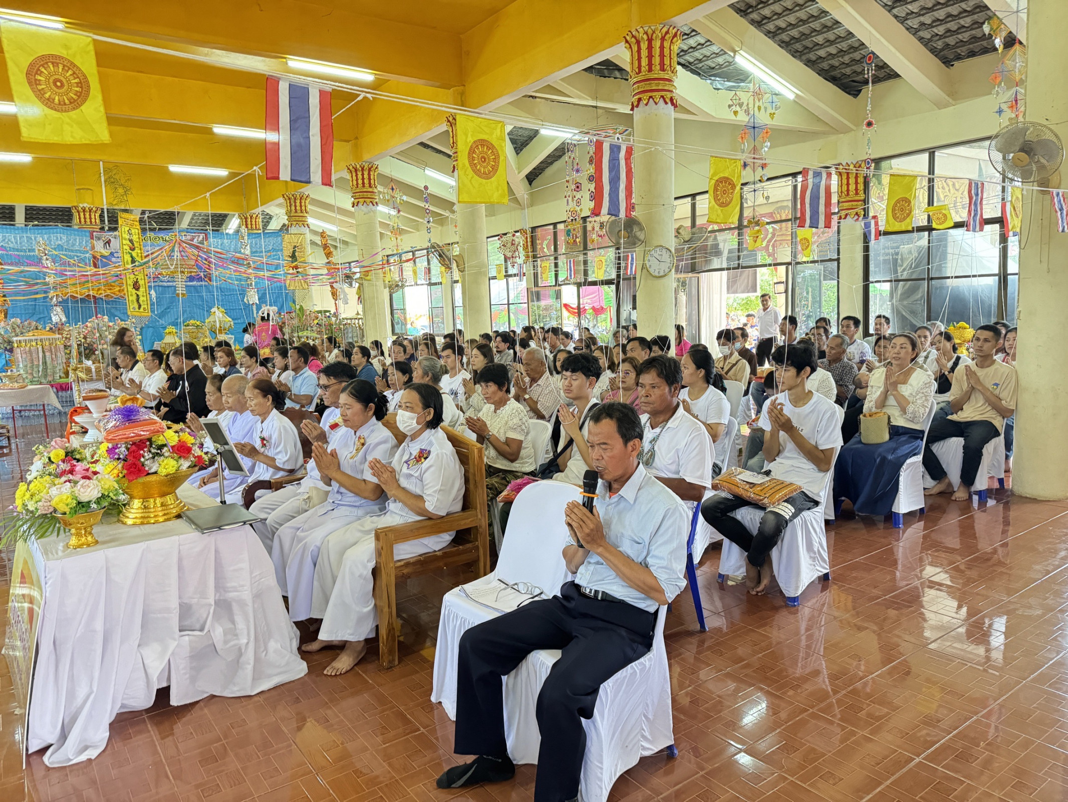 ภาพร่วมพิธีกรรมวัดเนินมะปราง