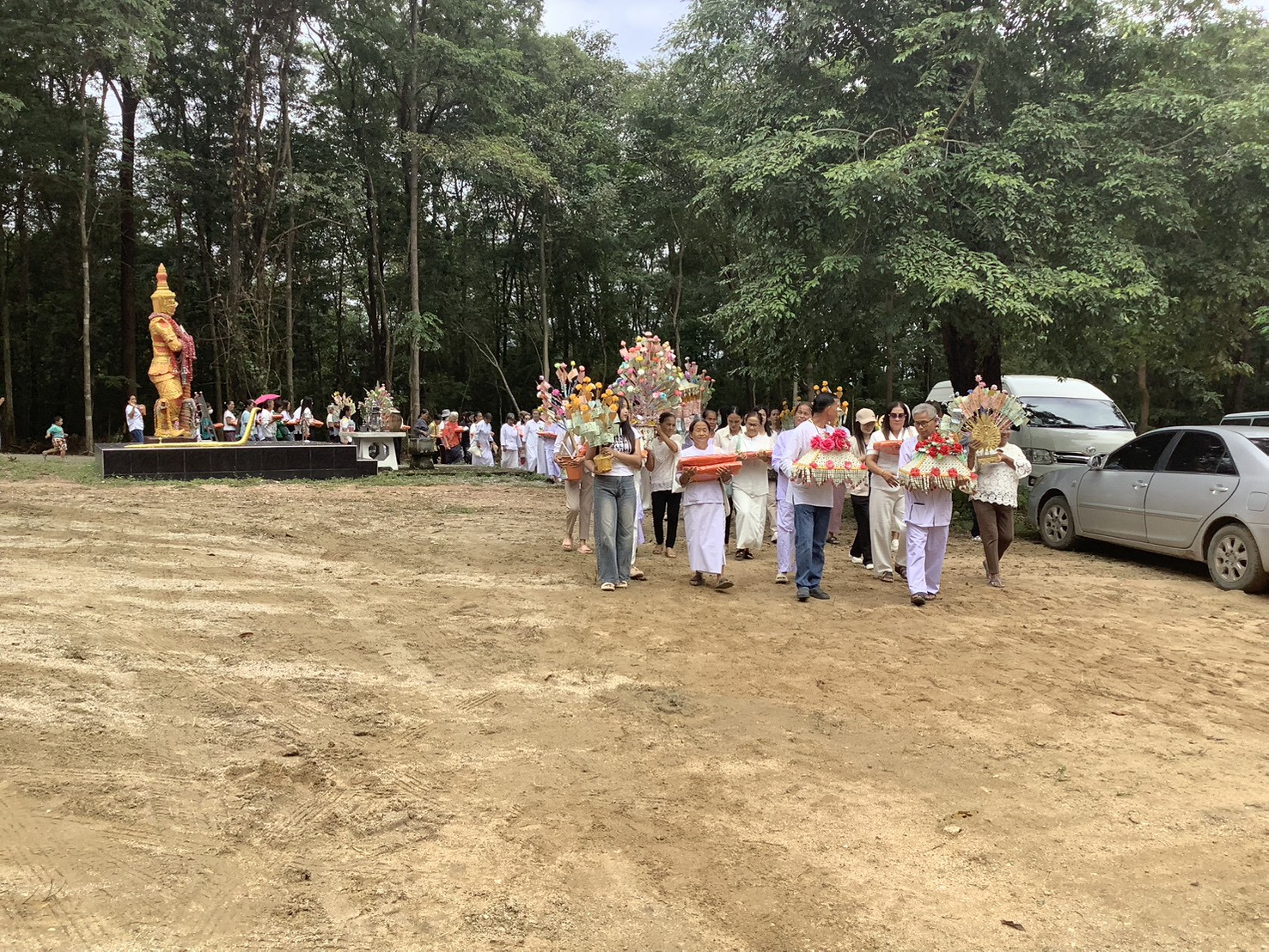 ภาพร่วมขบวนกฐินวัดเขาวังเยี่ยม