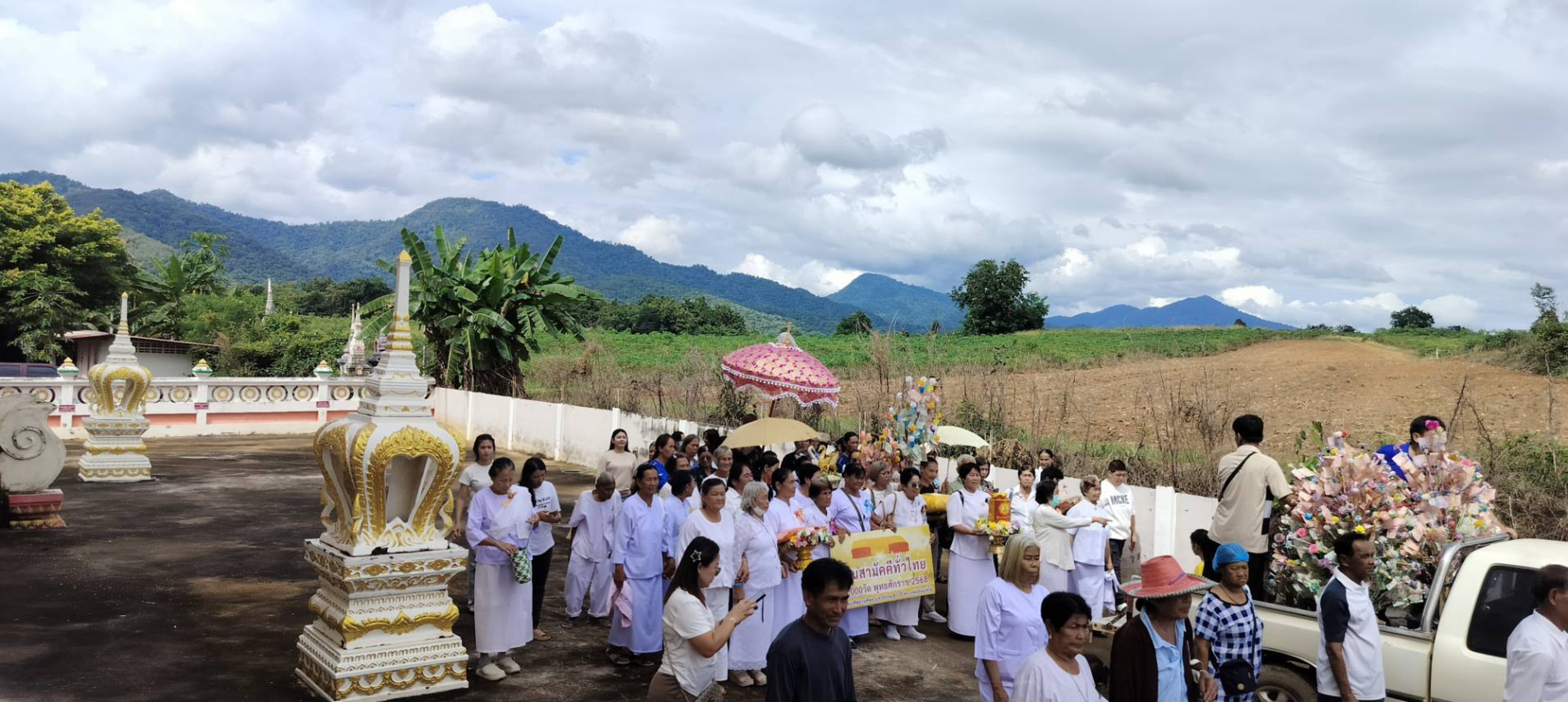 ภาพร่วมขบวนกฐินวัดคลองลึกสามัคคีธรรม