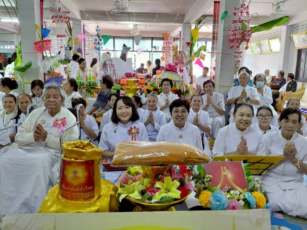 ภาพร่วมพิธีกรรมวัดใหม่ชัยมงคล