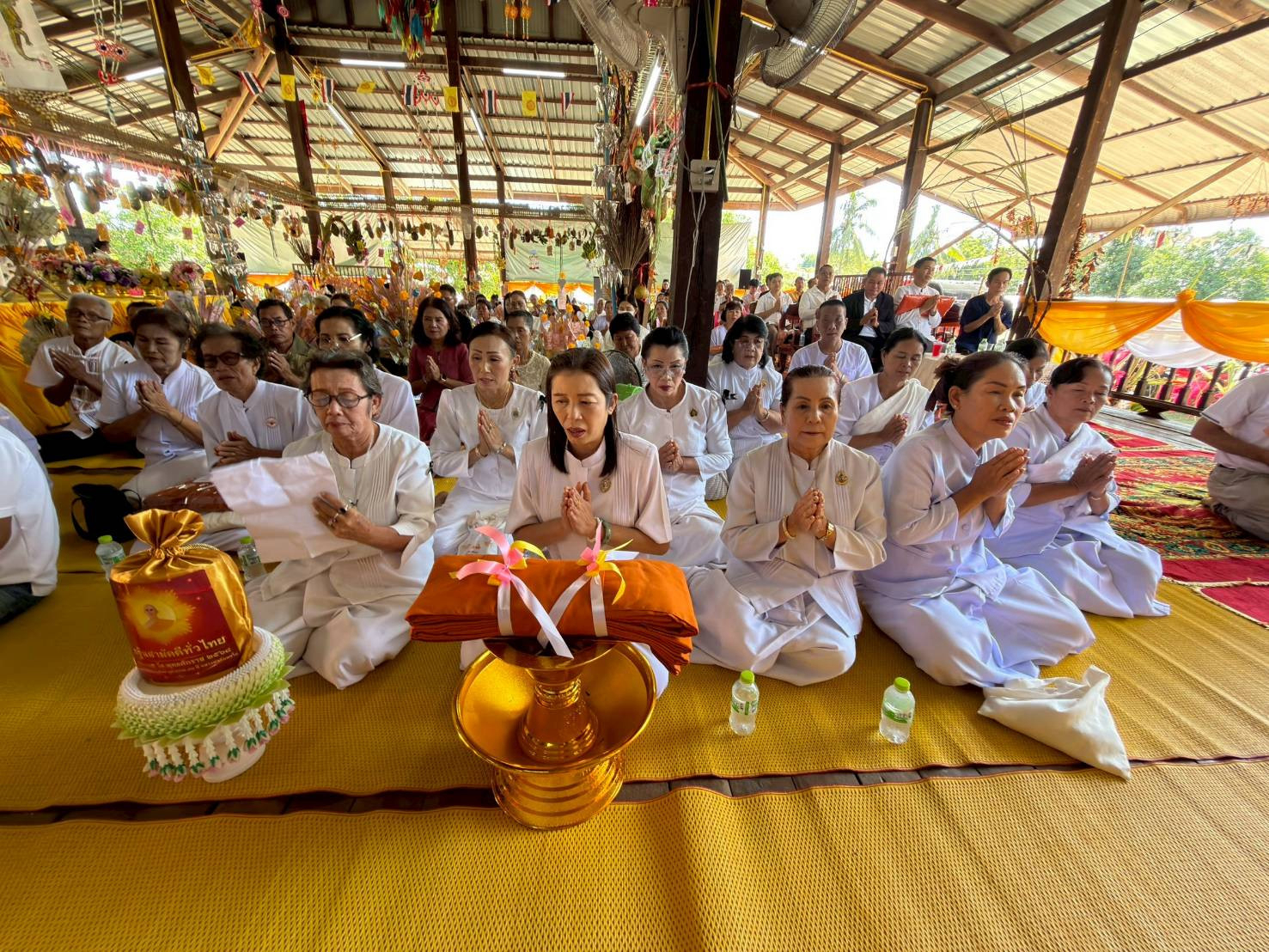 ภาพร่วมพิธีกรรมวัดศรีชมภูดาลัย