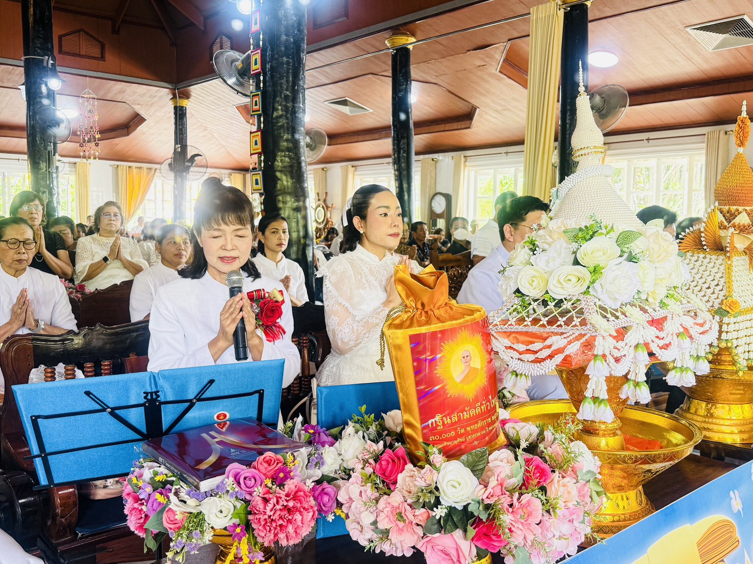 ภาพกล่าวคำถวายกฐินวัดสว่างภพ