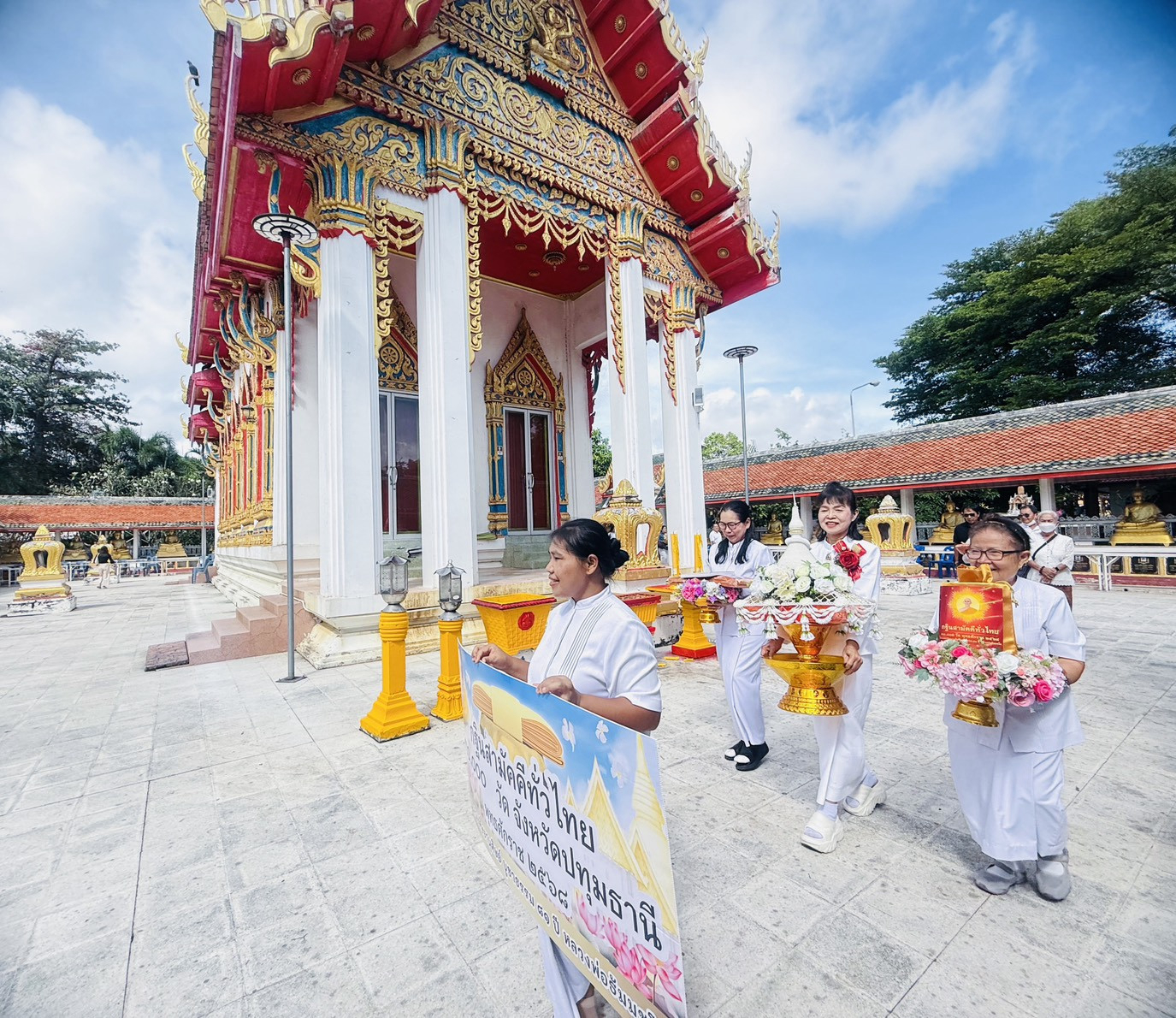 ภาพร่วมขบวนกฐินวัดสว่างภพ
