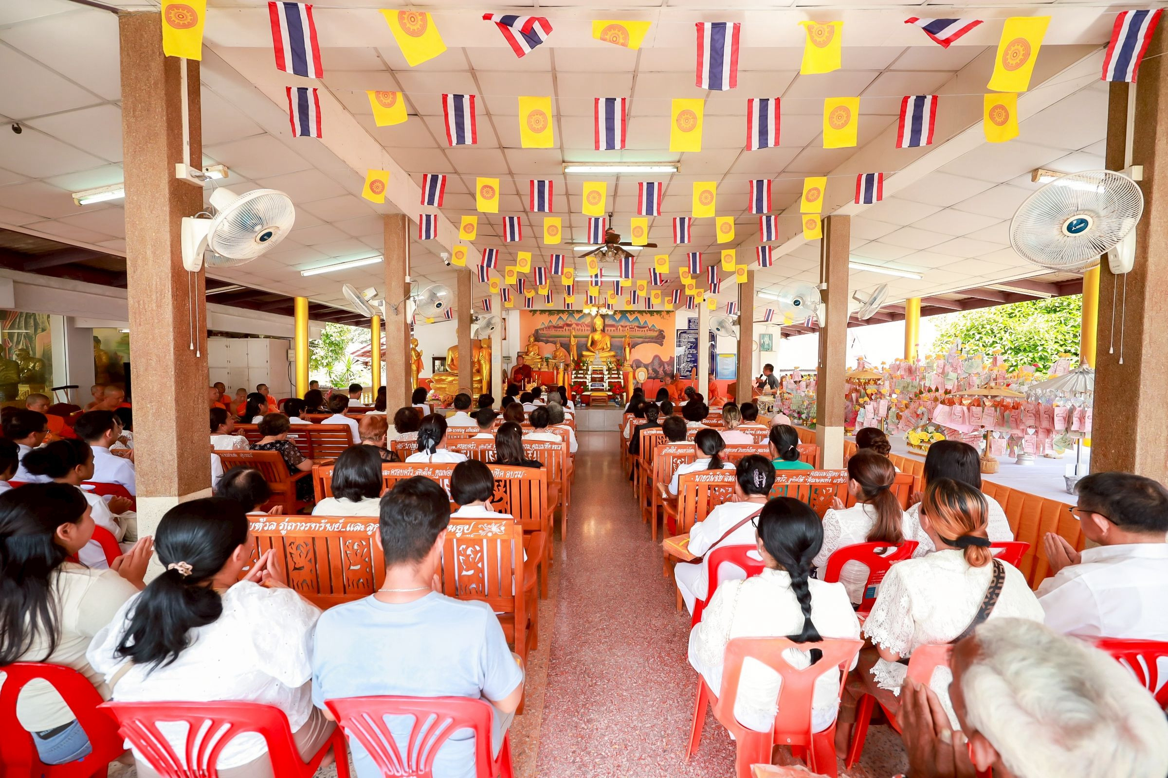 ภาพร่วมพิธีกรรมวัดดอนธูป