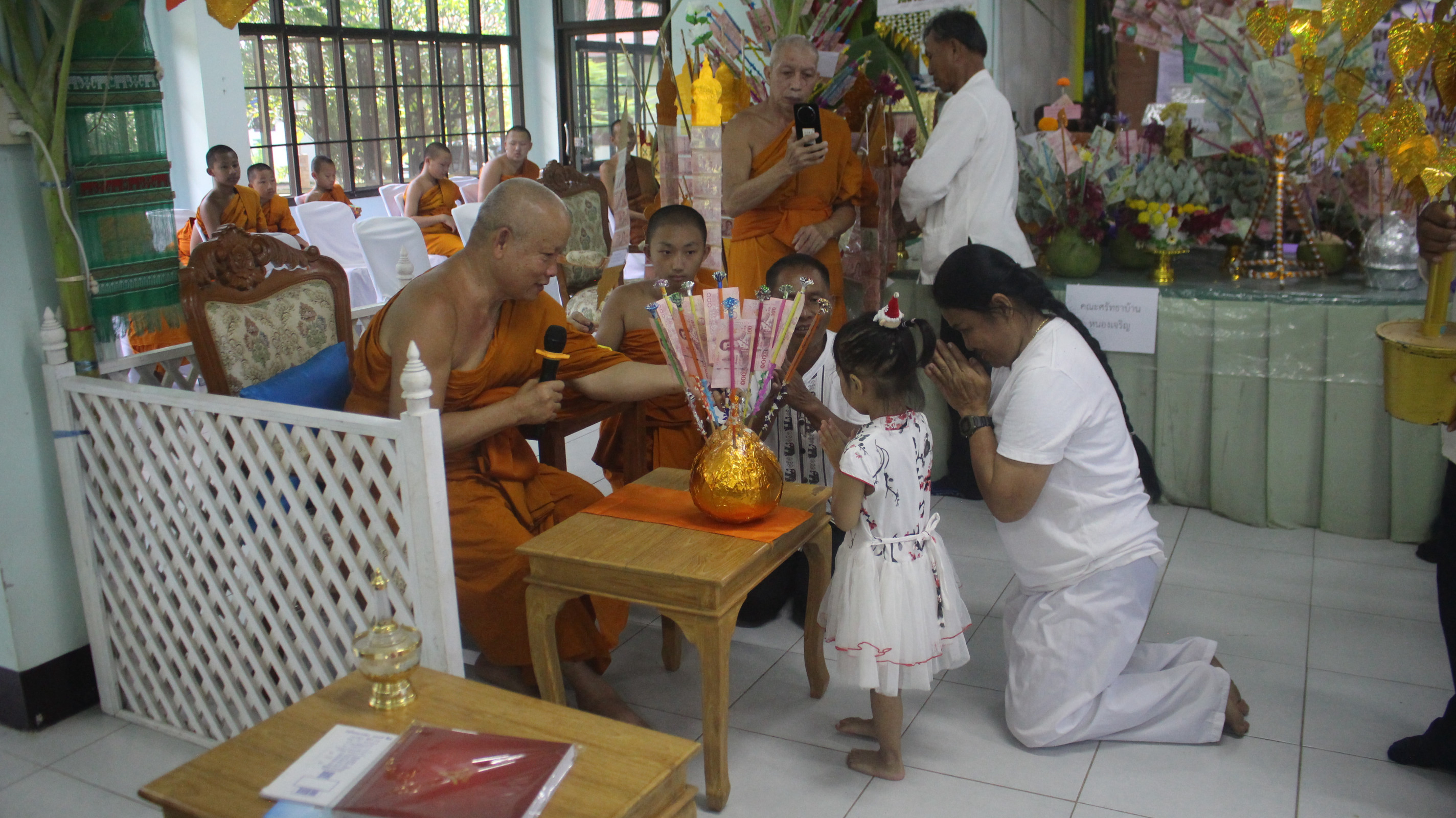 ภาพร่วมพิธีกรรมสำนักปฏิบัติธรรมวัดพระธาตุช้างค้ำ