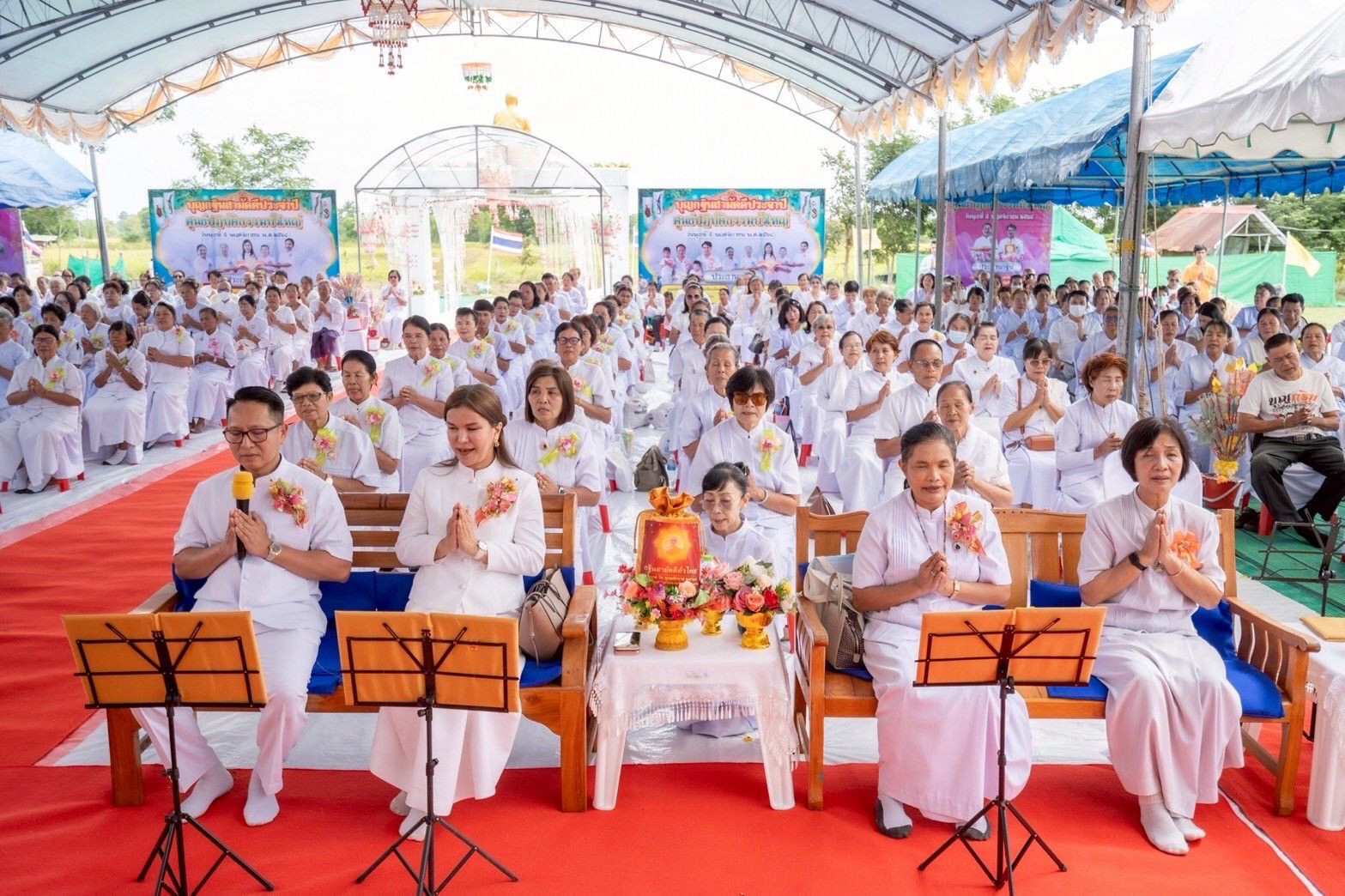 ภาพร่วมพิธีกรรมศูนย์ปฏิบัติธรรมบัวใหญ่นครราชสีมา