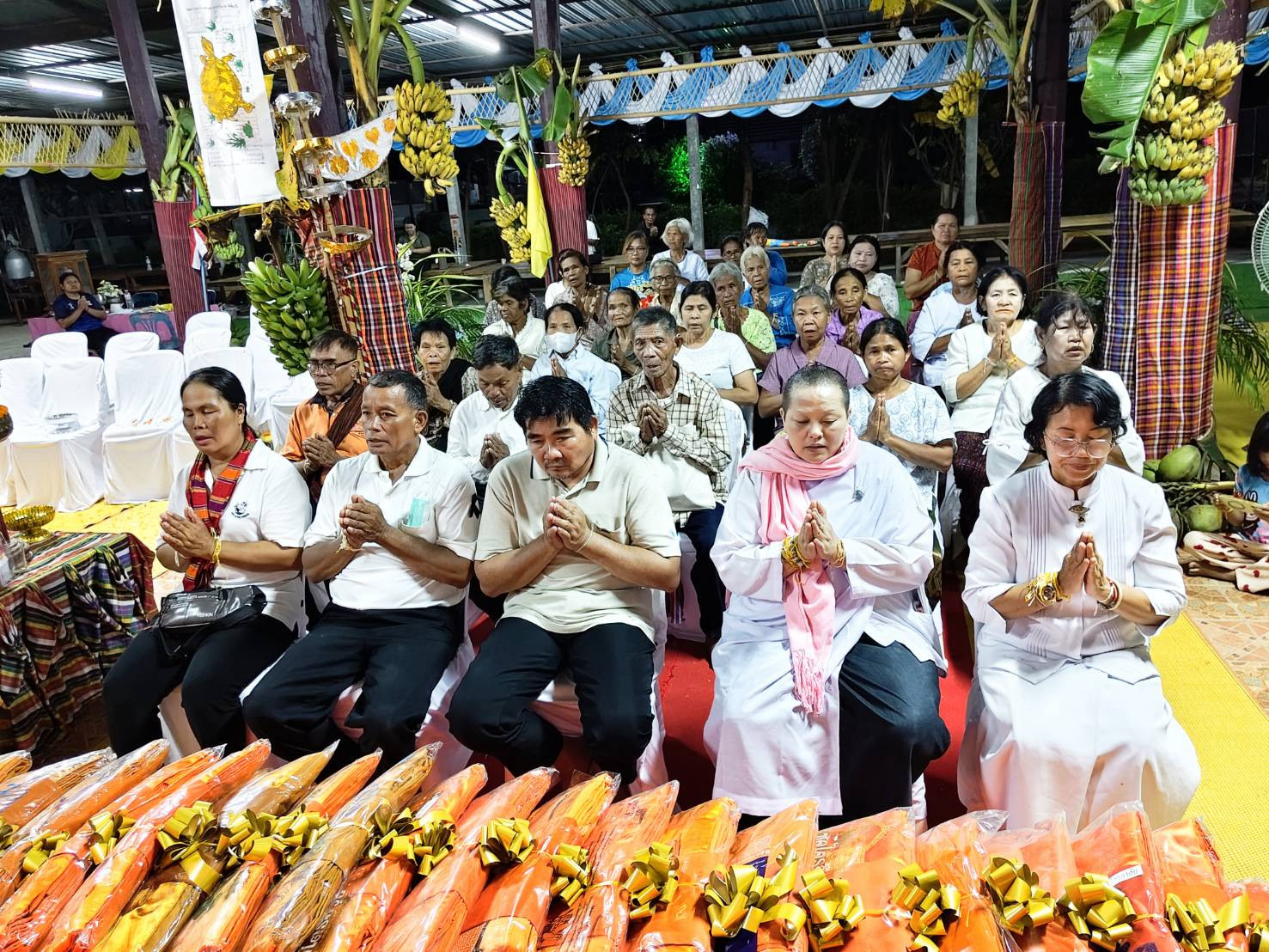 ภาพร่วมขบวนกฐินวัดกลางศรีณรงค์