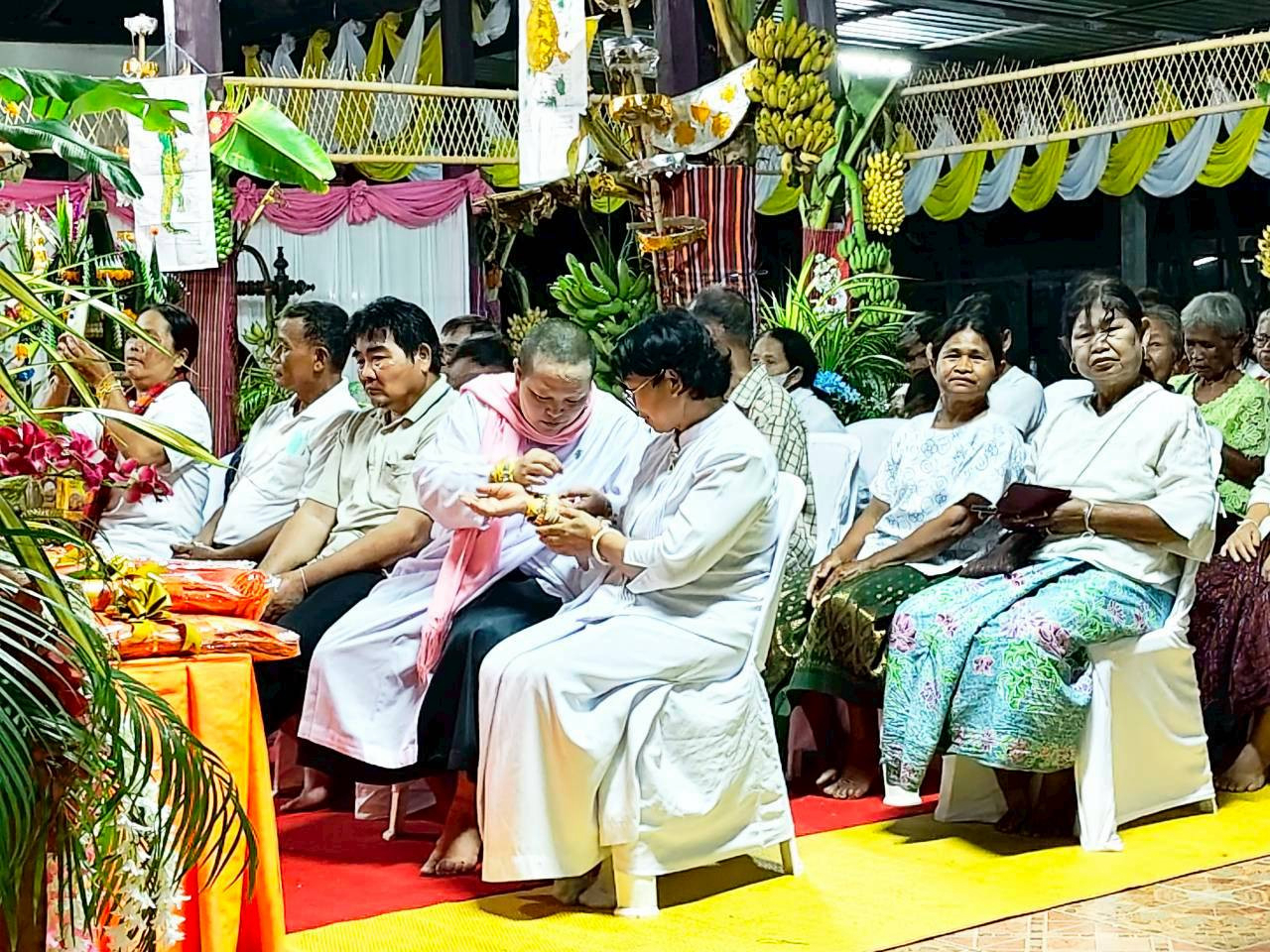 ภาพร่วมพิธีกรรมวัดกลางศรีณรงค์