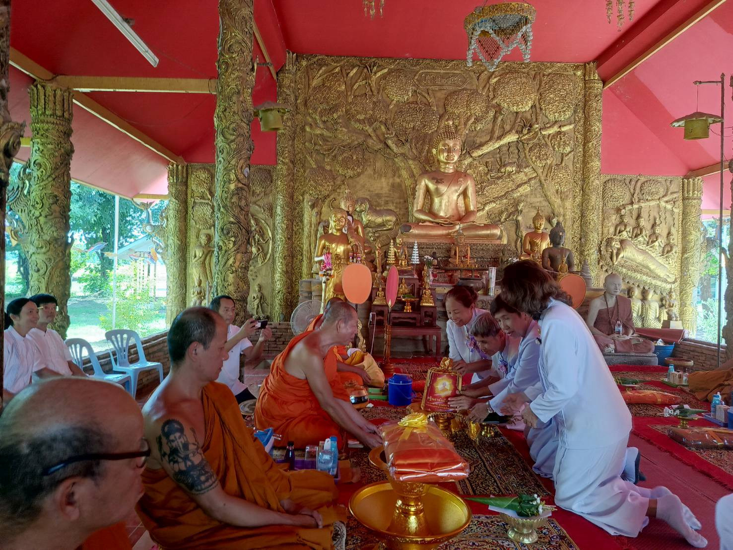 ภาพการถวายปัจจัยวัดโบสถ์ฆ้องคำศรัทธาราม