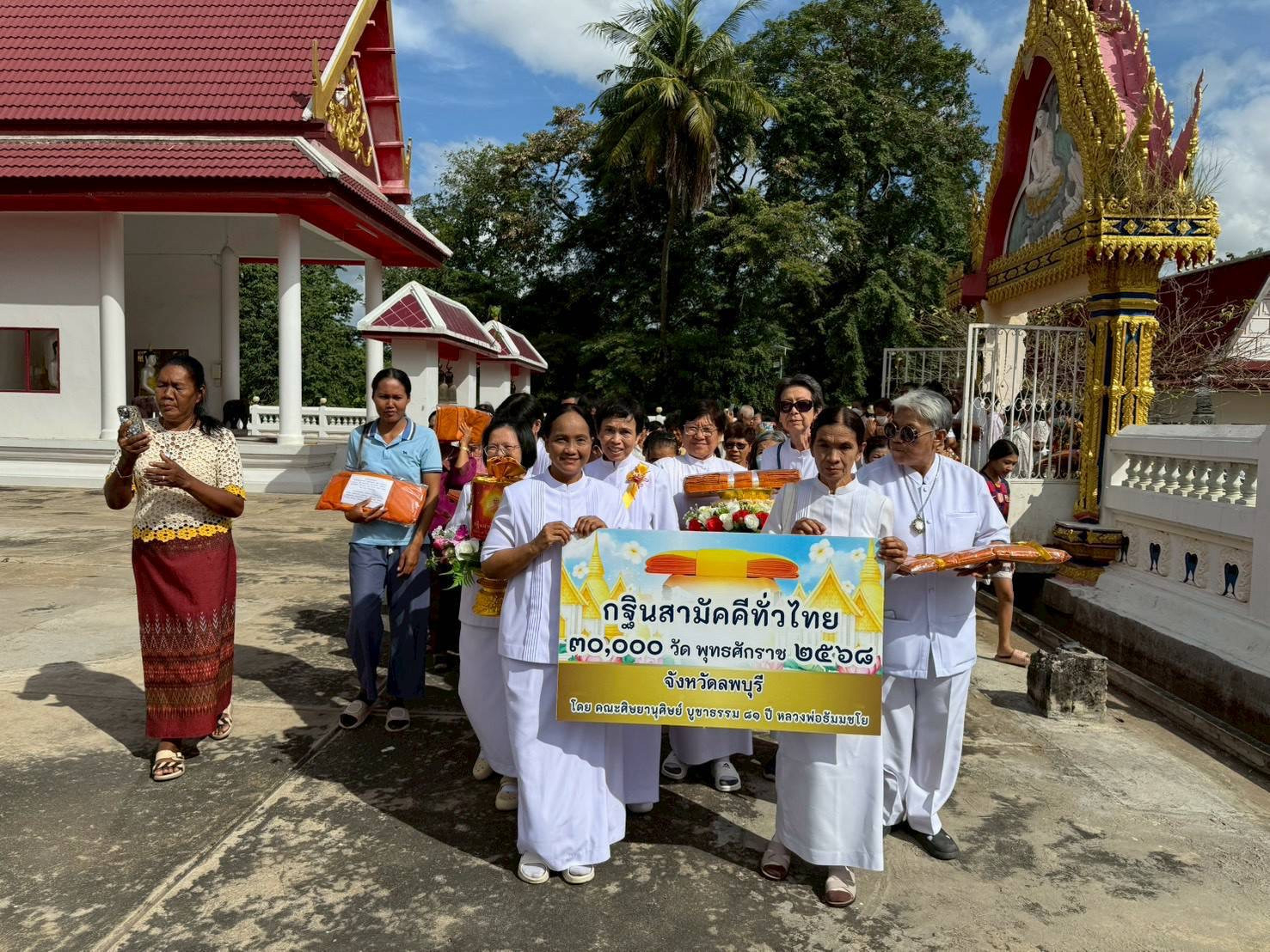 ภาพร่วมพิธีกรรมวัดมะค่า