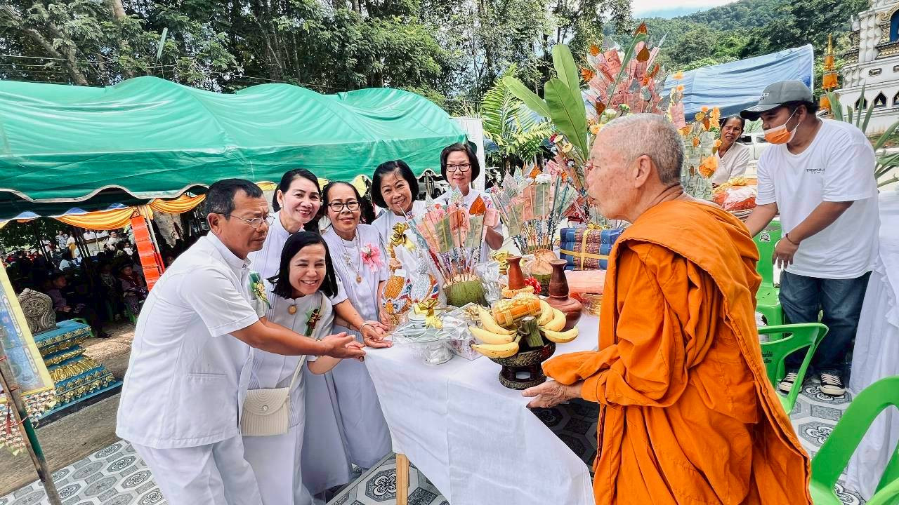 ภาพร่วมพิธีกรรมวัดน้ำโค้งวนาราม