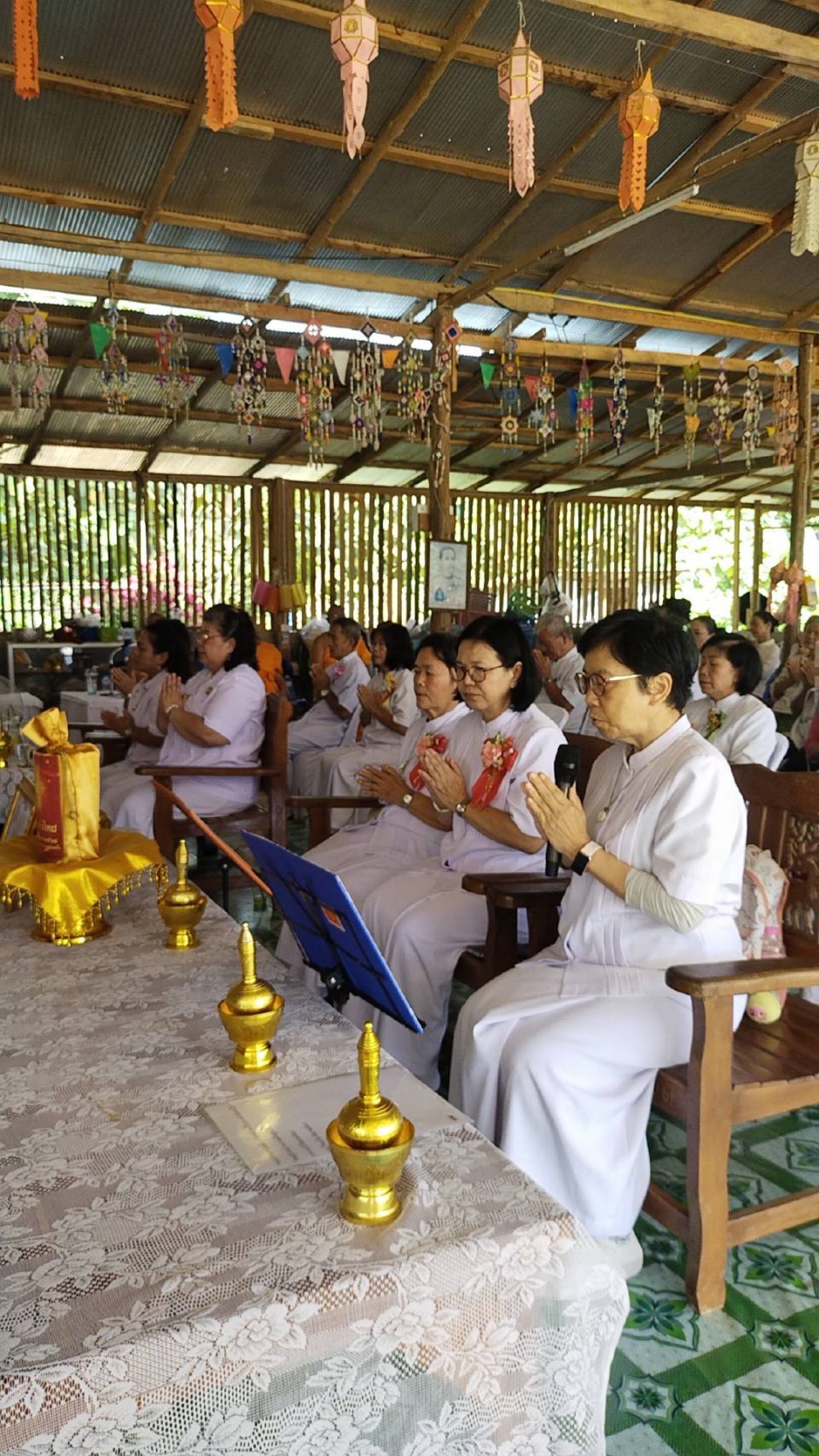 ภาพร่วมพิธีกรรมที่พักสงฆ์บ้านนาบัว