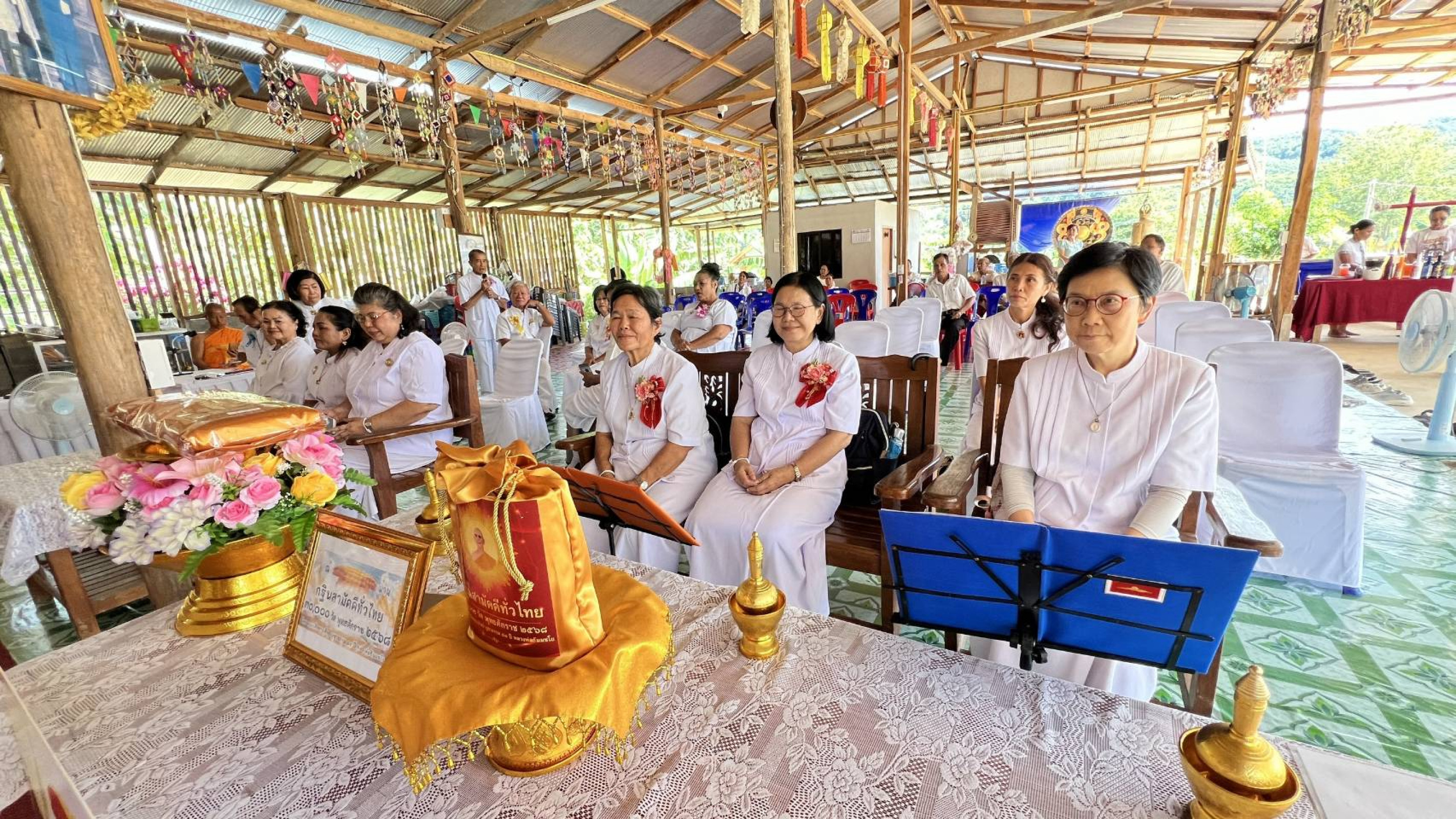 ภาพร่วมพิธีกรรมที่พักสงฆ์บ้านนาบัว