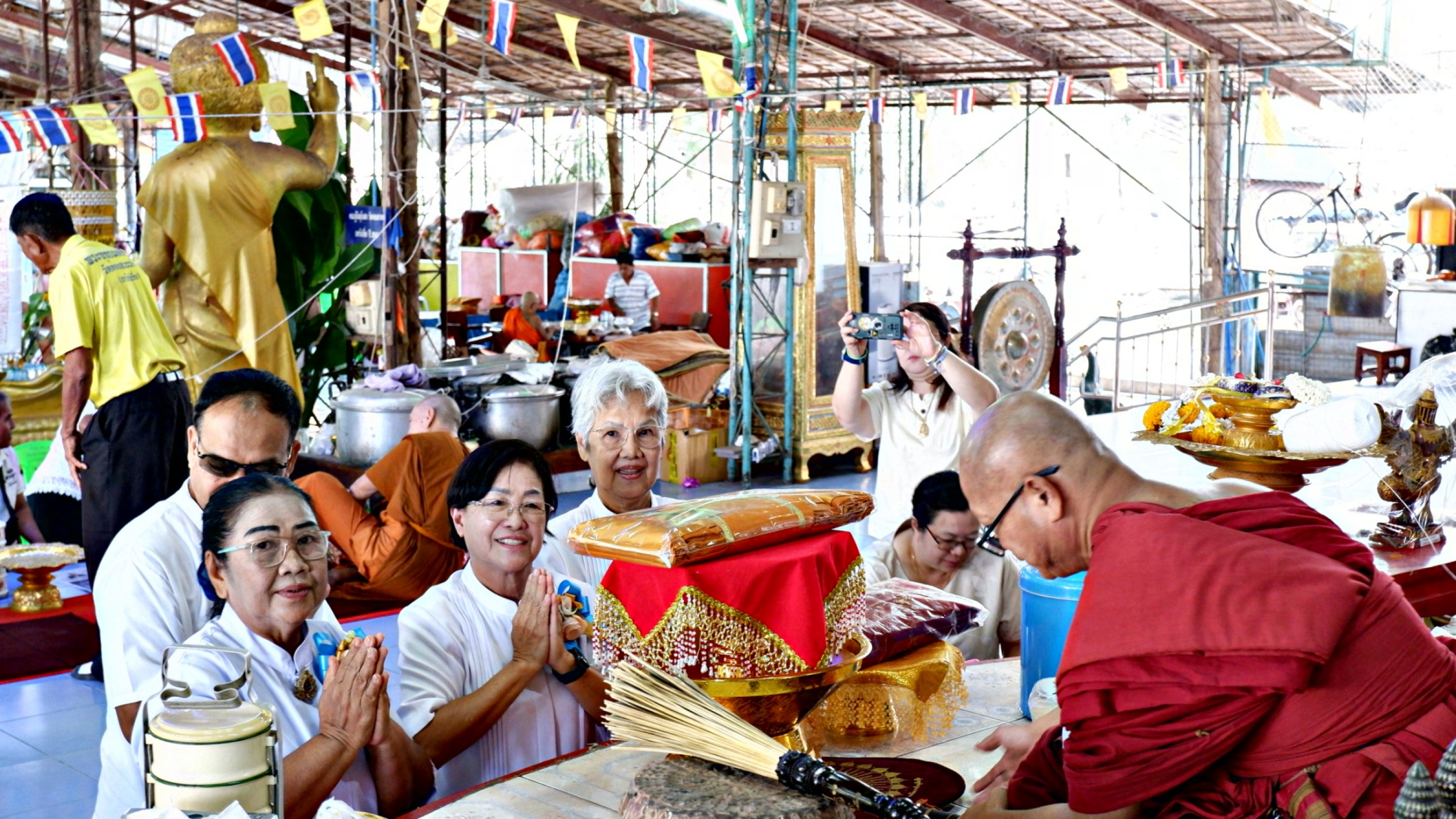 ภาพร่วมพิธีกรรมวัดดอยสวรรค์ (เขาไก่เขี่ย)