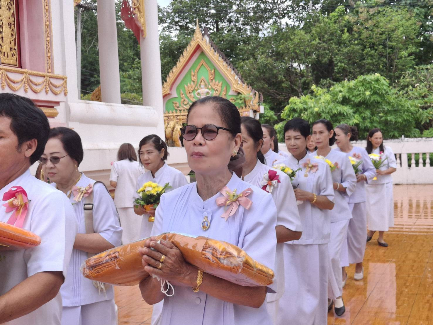 ภาพร่วมขบวนกฐินวัดส่องแดด