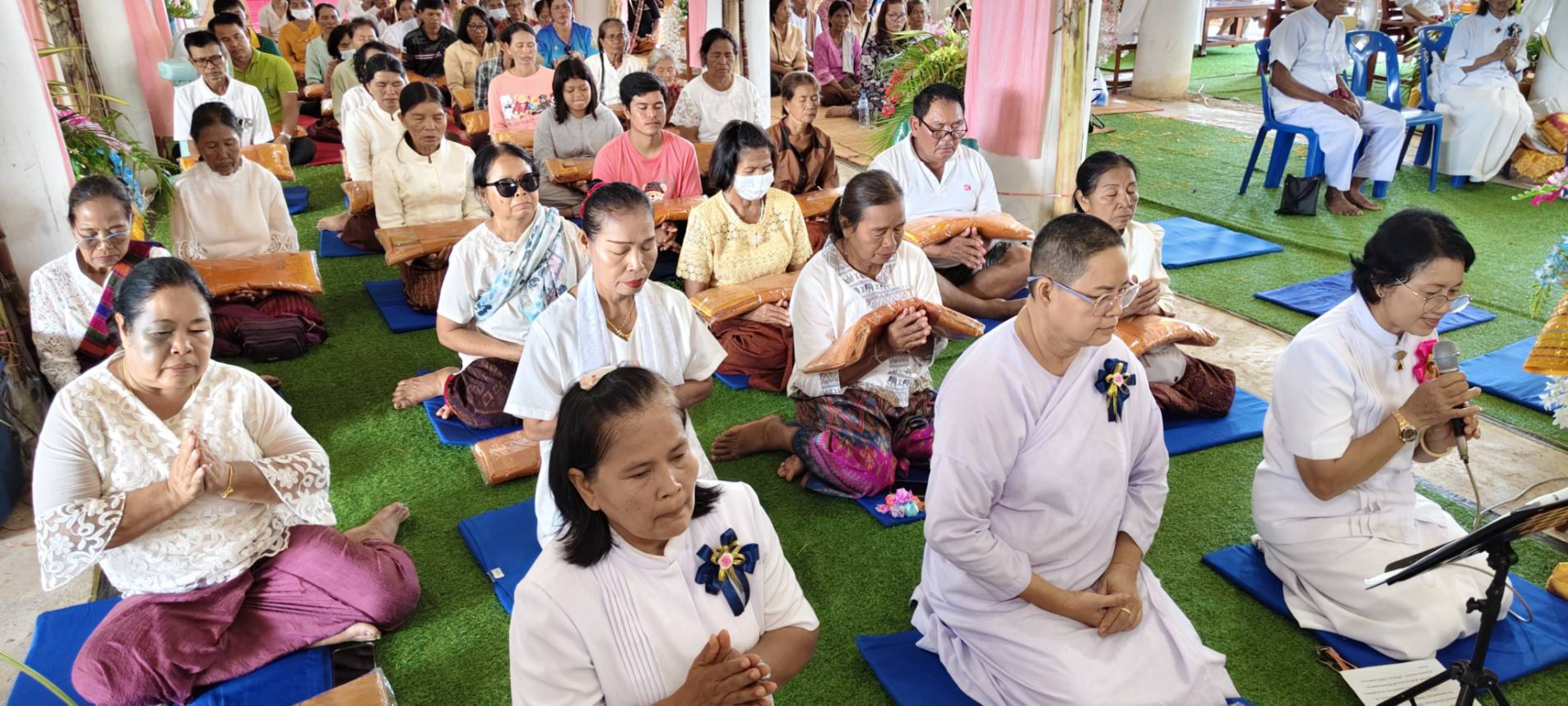 ภาพร่วมพิธีกรรมวัดสว่างบูรพาราม