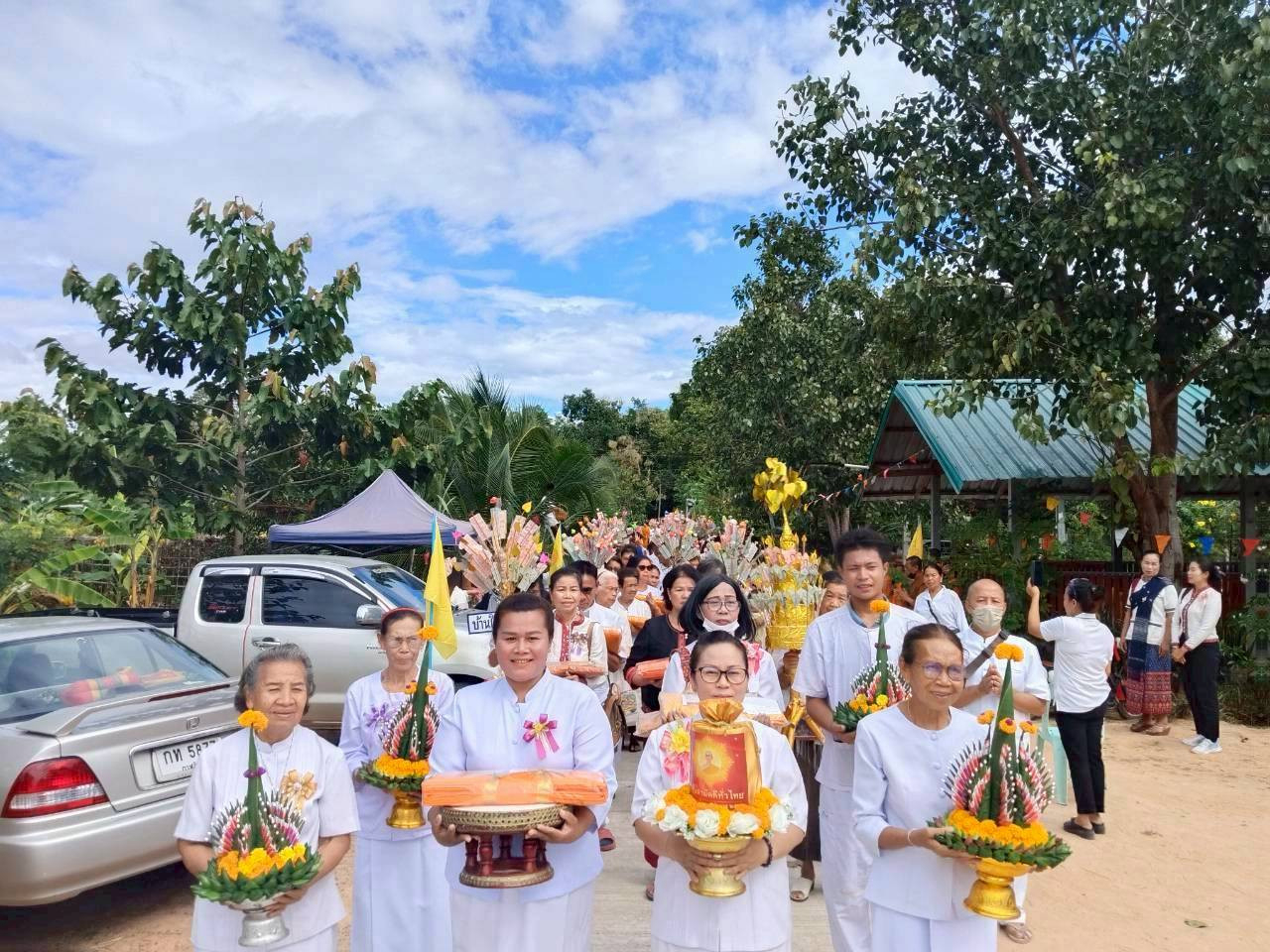 ภาพร่วมขบวนกฐินที่พักสงฆ์แก้วมงคล