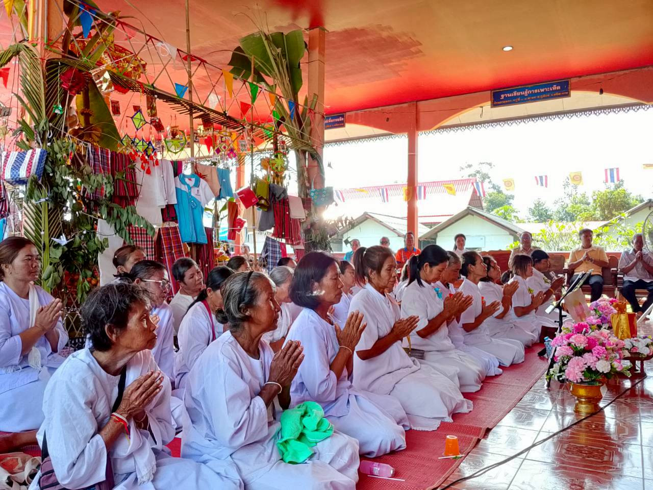 ภาพร่วมพิธีกรรมสำนักสงฆ์ธาตุทอง