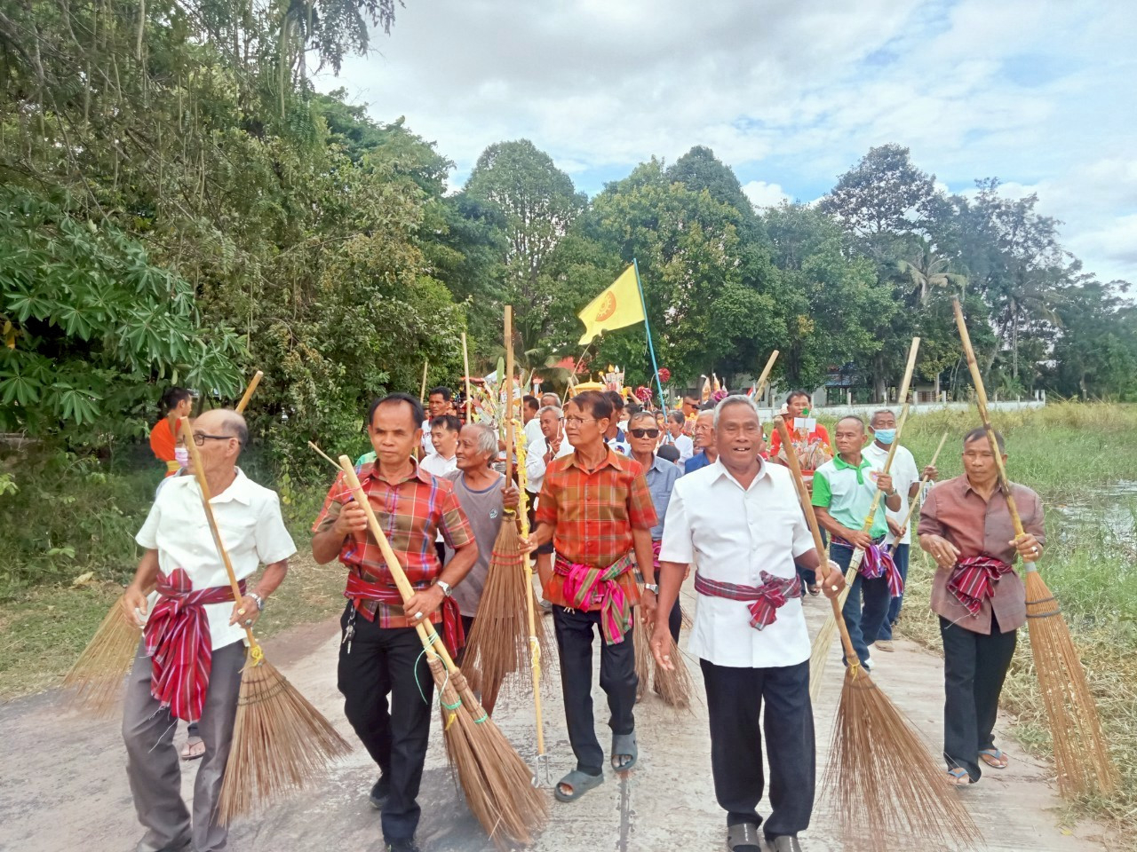 ภาพร่วมพิธีกรรมวัดศรีโกธาราราม