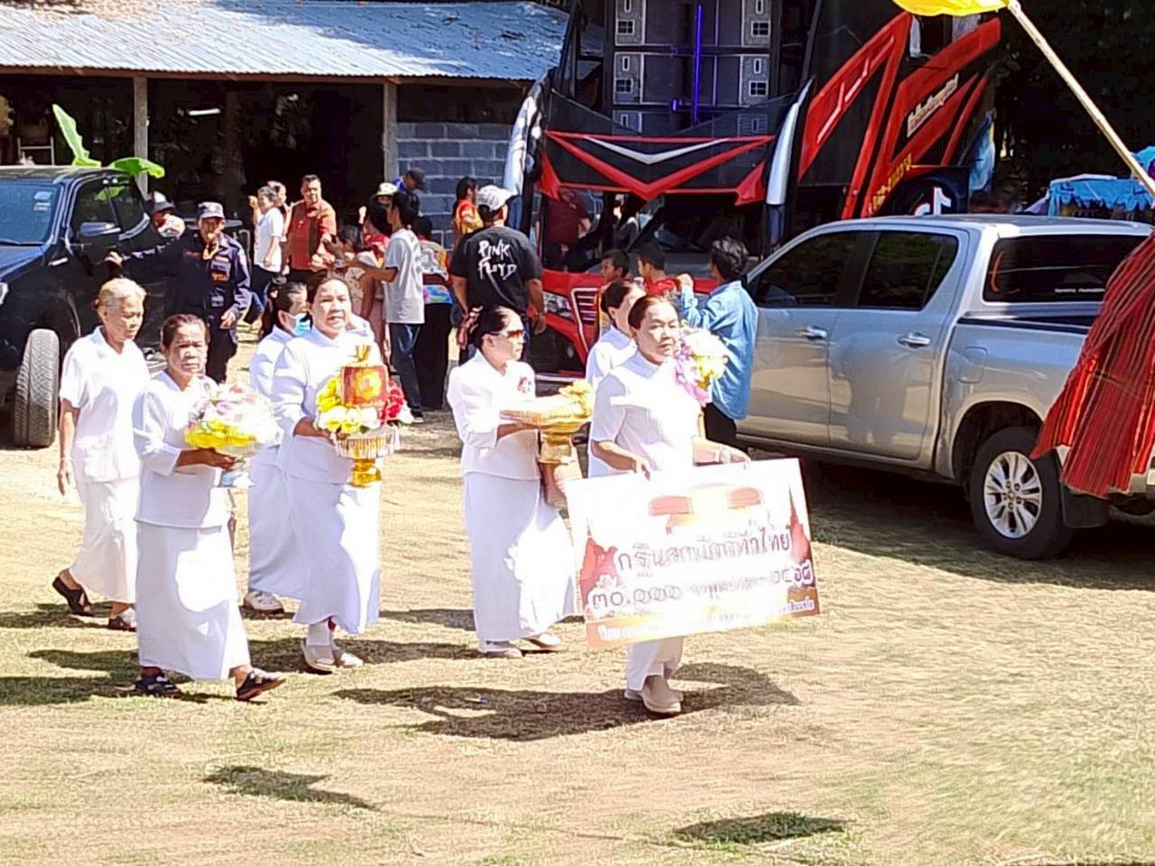 ภาพร่วมขบวนกฐินที่พักสงฆ์ยางปอ