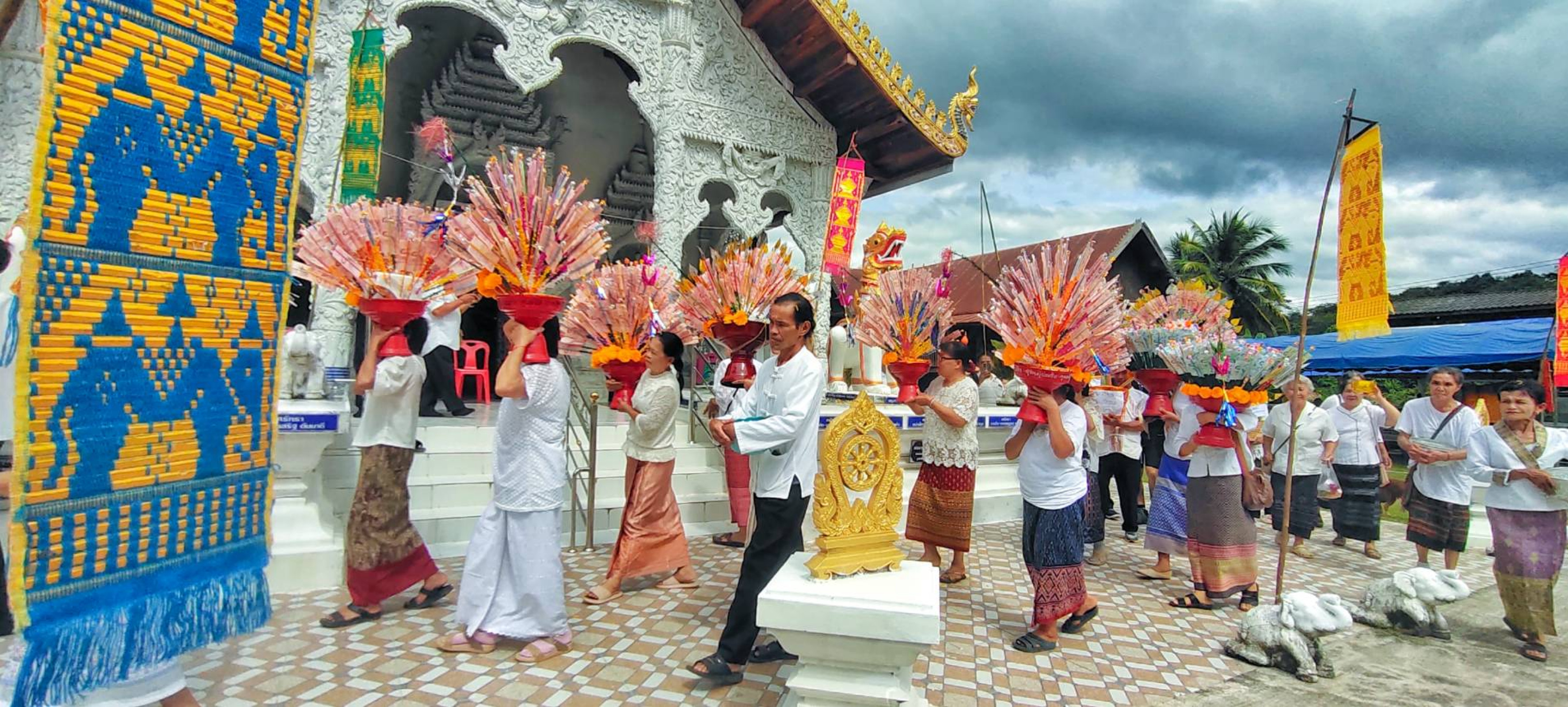 ภาพร่วมพิธีกรรมวัดหลับมืนไตย