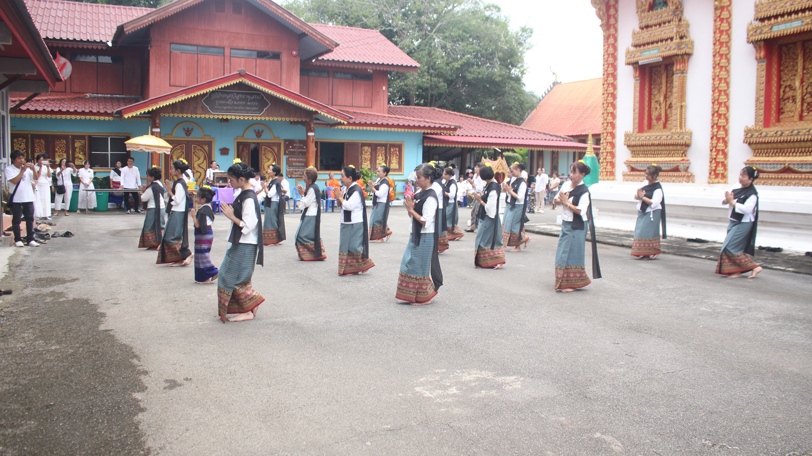 ภาพร่วมพิธีกรรมวัดเมืองราม